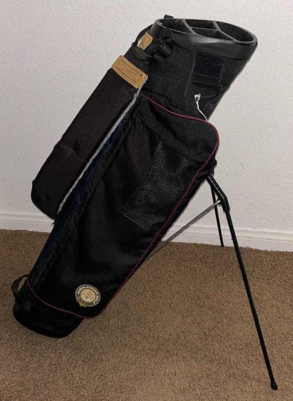 Photo 1 of HIGHLANDER GOLF BAG W STAND