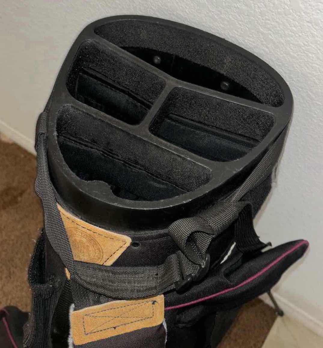 Photo 1 of HIGHLANDER GOLF BAG W STAND