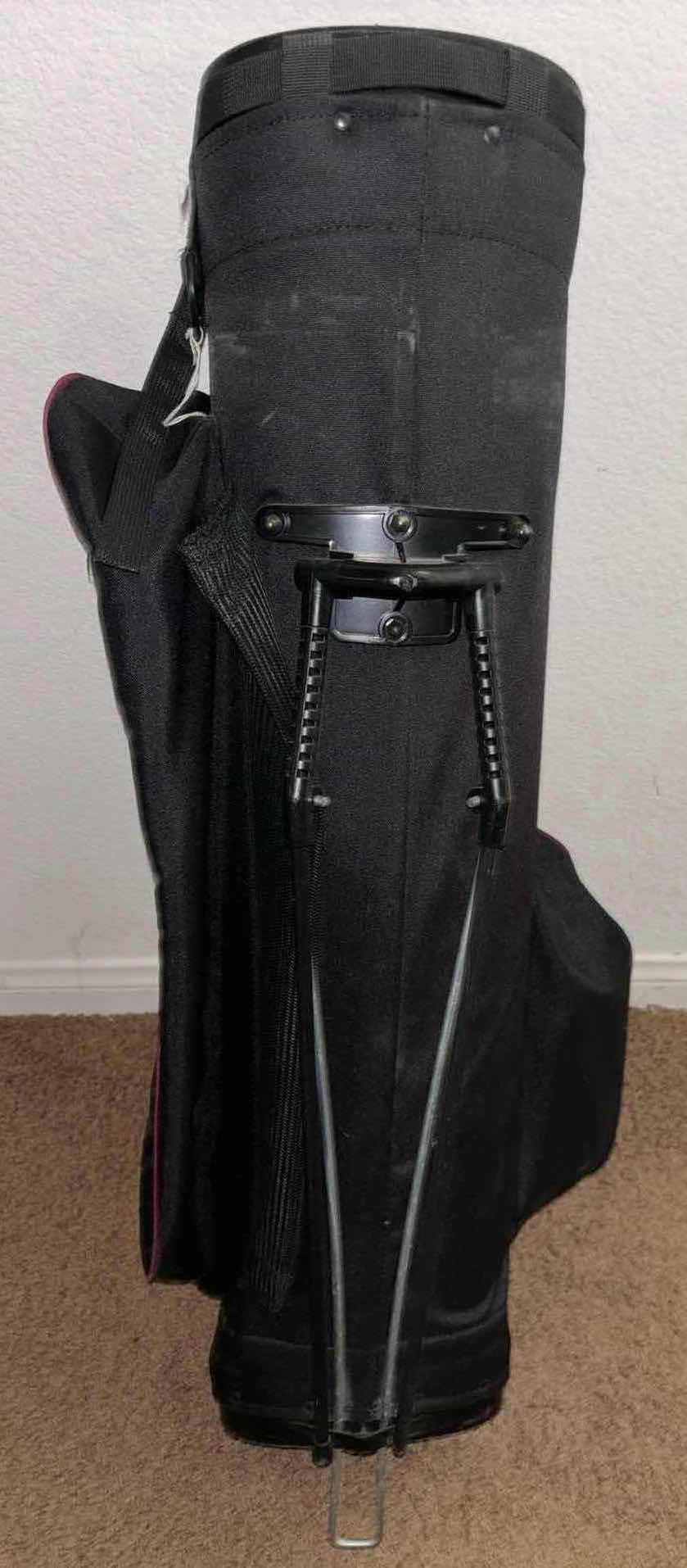Photo 1 of HIGHLANDER GOLF BAG W STAND