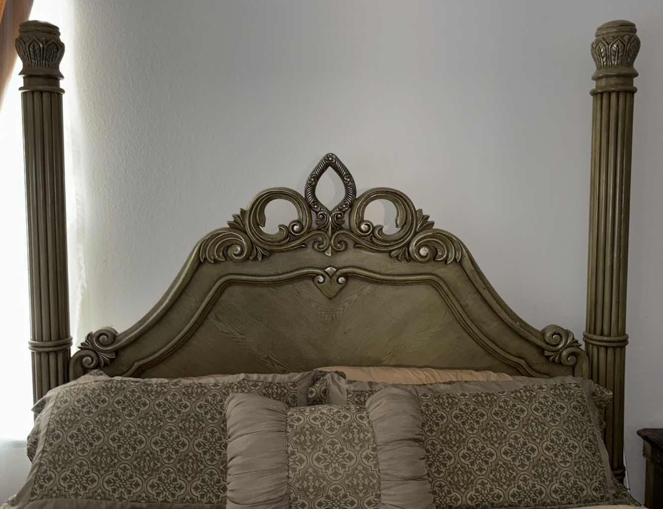 Photo 1 of MICHAEL AMINI LA FRANCAISE COLLECTION KING SIZE 4 POSTER BED FRAME (INCLUDES MATTRESS, BOX SPRING & BEDDING) 81” X 97” H89”
