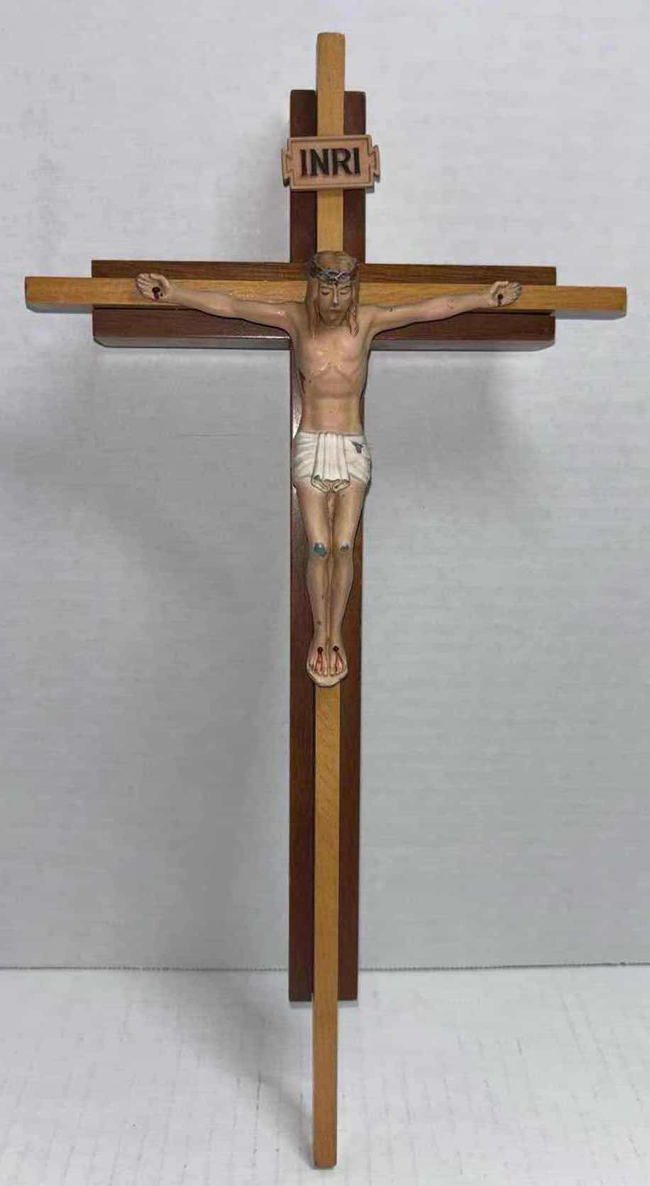 Photo 1 of RELIGIOUS CRUCIFIX WALL DECOR 7.5” X 14.75”
