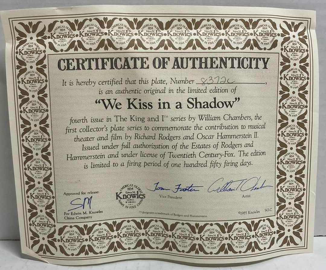 Photo 1 of EDWIN KNOWLES “WE KISS IN A SHADOW” BY WILLIAM CHAMBERS FINE CHINA PLATE 8.5” INCLUDES COA