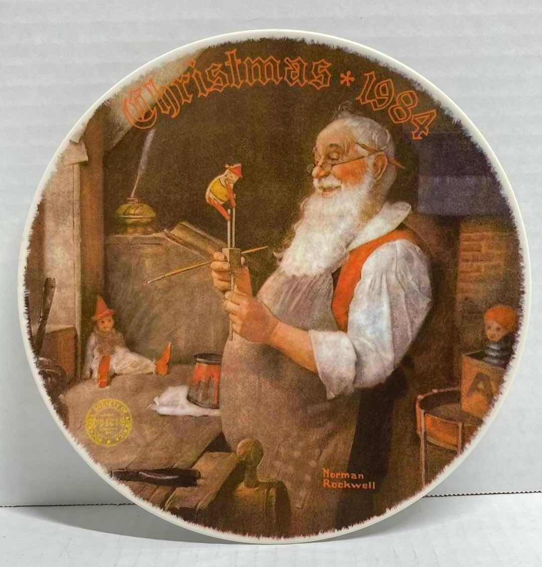 Photo 1 of EDWIN KNOWLES “SANTA IN HIS WORKSHOP” BY NORMAN ROCKWELL FINE CHINA PLATE 8.5” INCLUDES COA