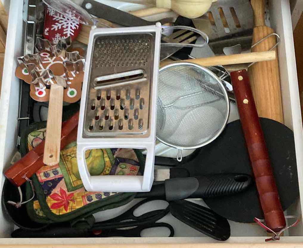 Photo 1 of CONTENTS OF DRAWER-COOKING UTENSILS & KITCHEN ACCESSORIES