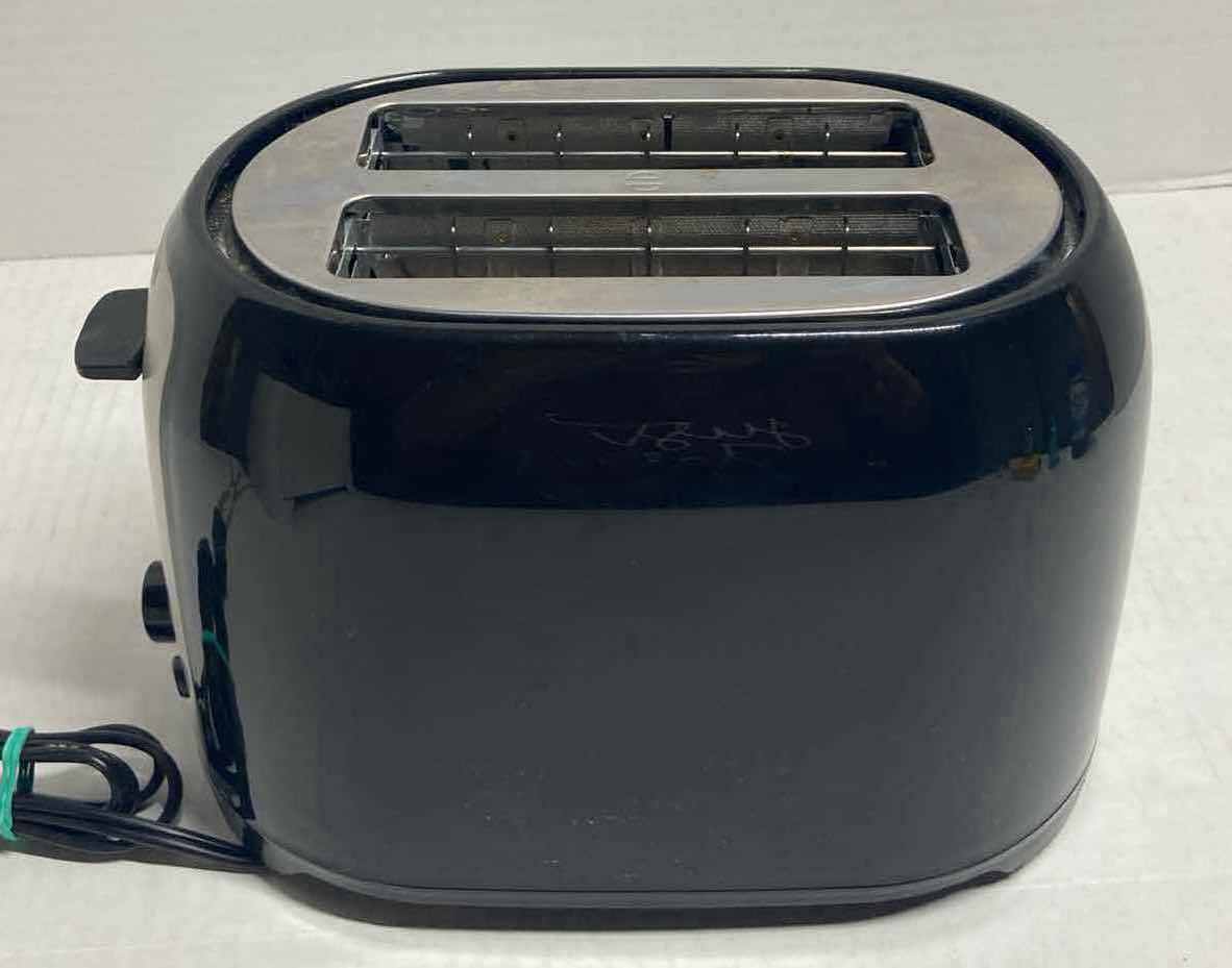 Photo 1 of BLACK & DECKER EXTRA WIDE SLOT 2-SLICE TOASTER MODEL TR1278B
