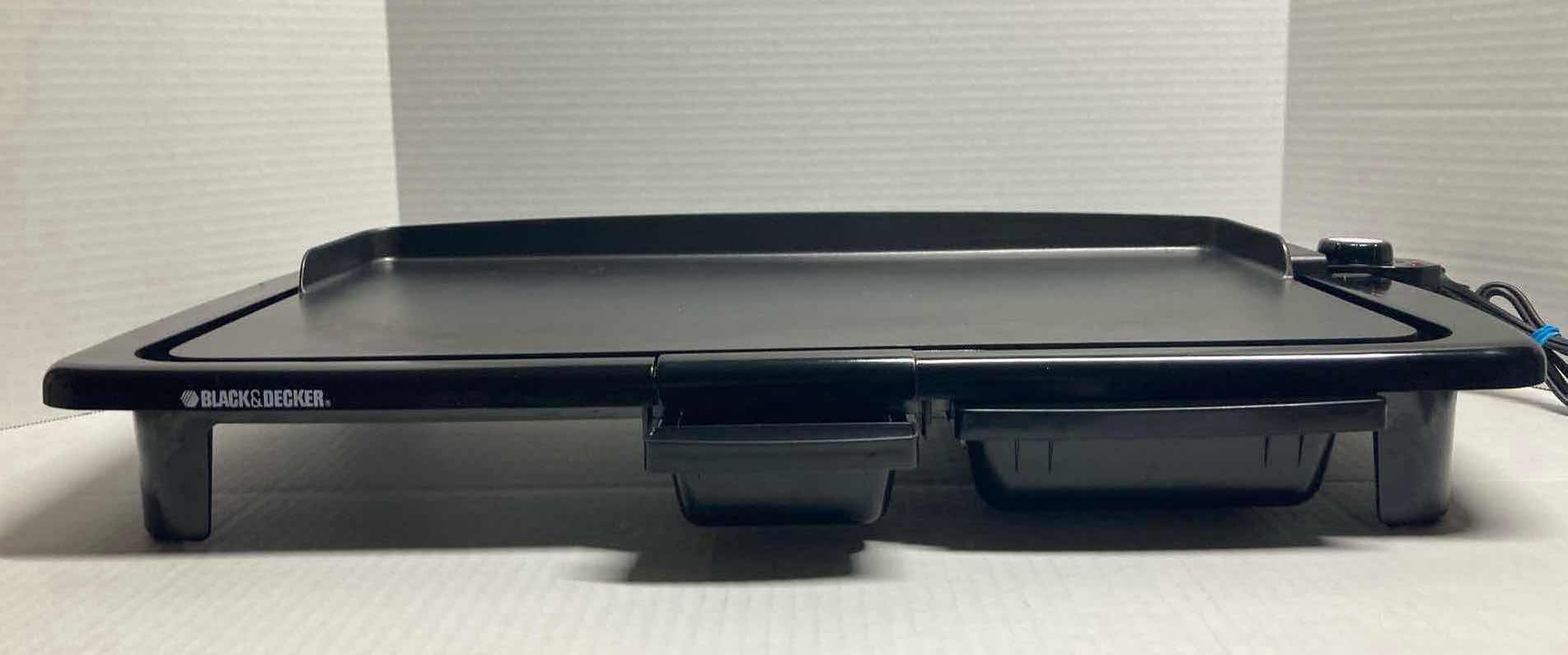 Photo 1 of BLACK & DECKER ELECTRIC GRIDDLE MODEL 6R100TY1 25” X 13”