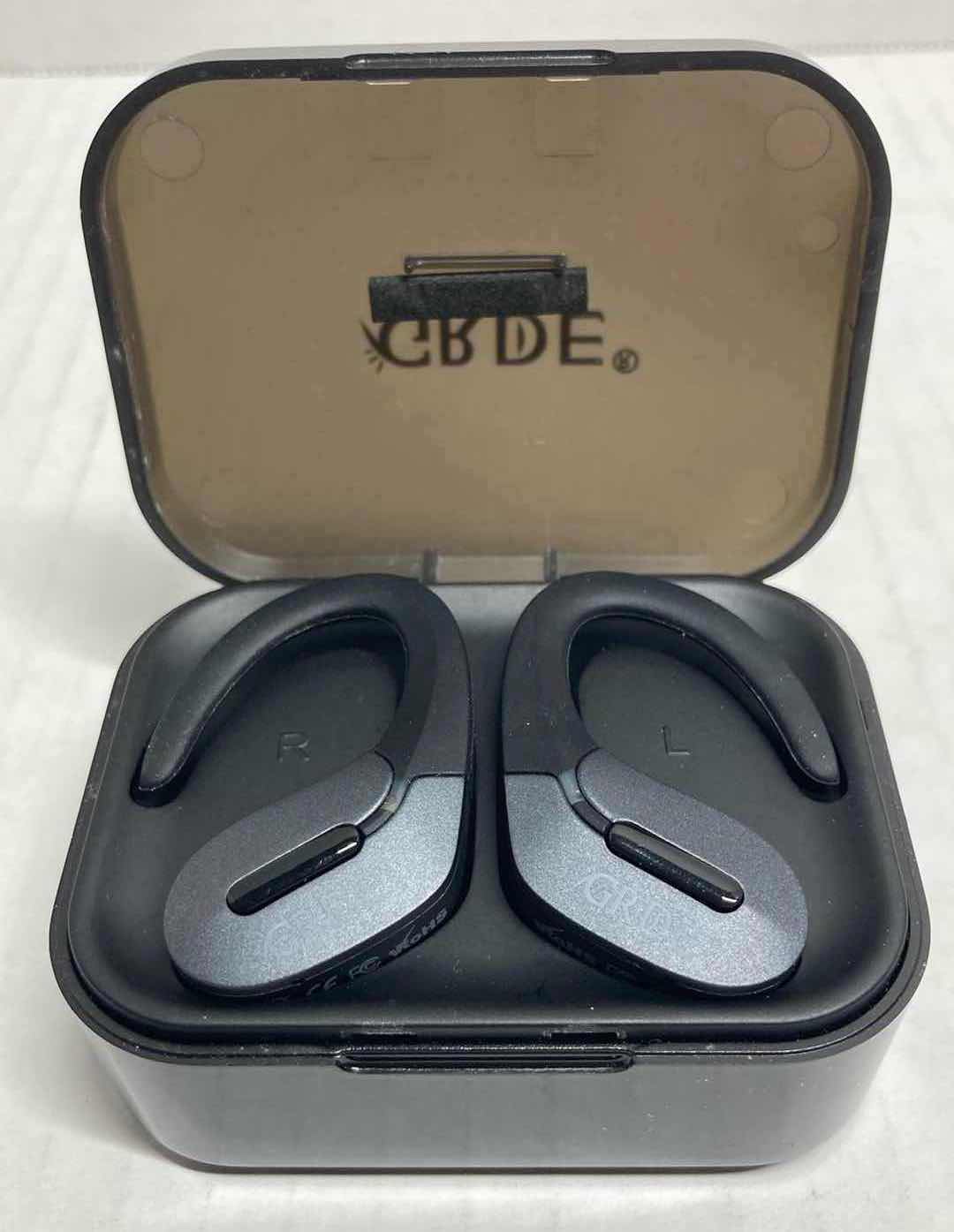 Photo 1 of GRDE WIRELESS EARPHONES W CHARGER