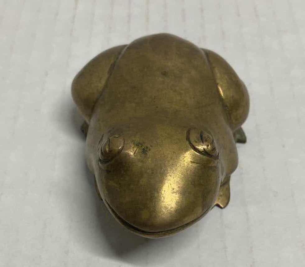 Photo 1 of ANTIQUE BRASS KAERU FROG PAPERWEIGHT H1.5”