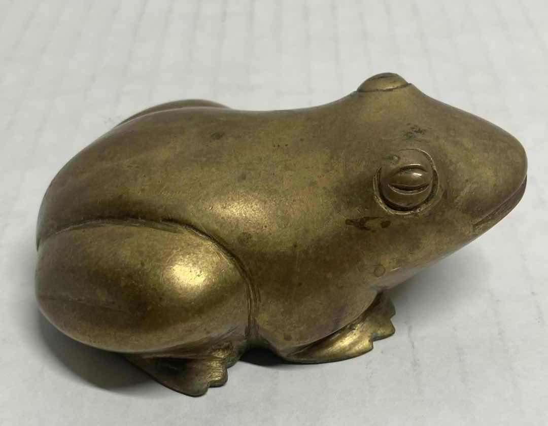 Photo 1 of ANTIQUE BRASS KAERU FROG PAPERWEIGHT H1.5”