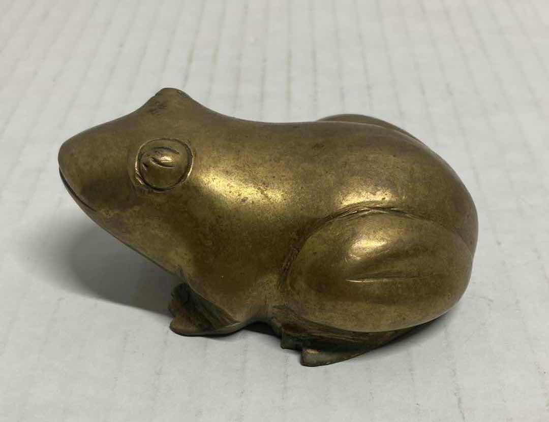 Photo 1 of ANTIQUE BRASS KAERU FROG PAPERWEIGHT H1.5”