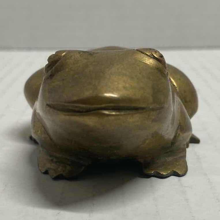Photo 1 of ANTIQUE BRASS KAERU FROG PAPERWEIGHT H1.5”