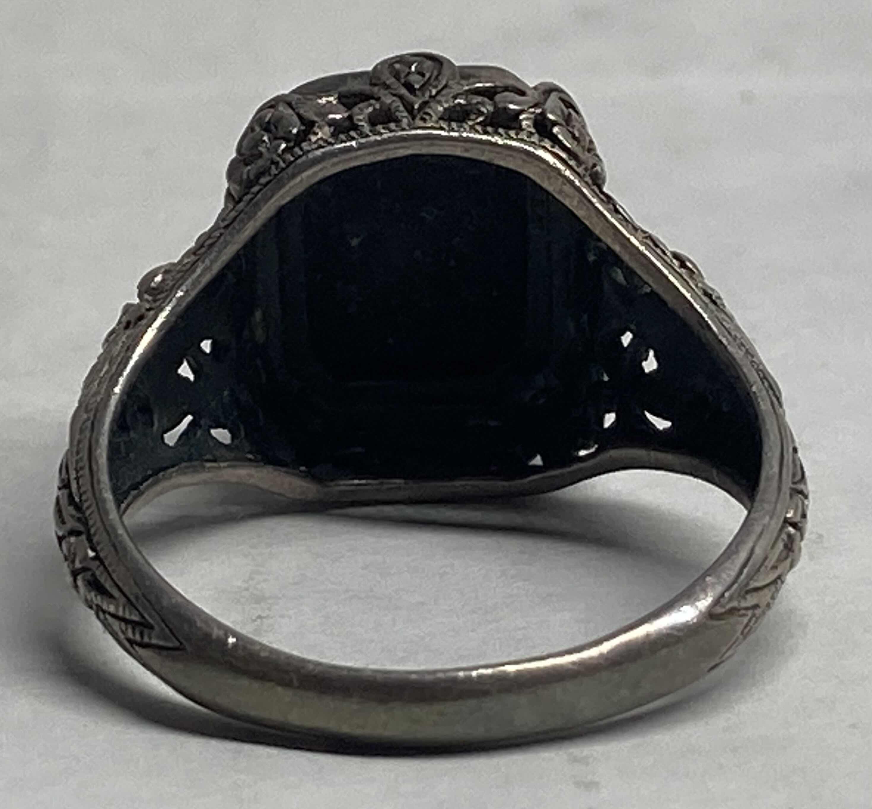 Photo 1 of 925 SILVER RING W BLACK STONE APPROX RING SIZE 8.5-9