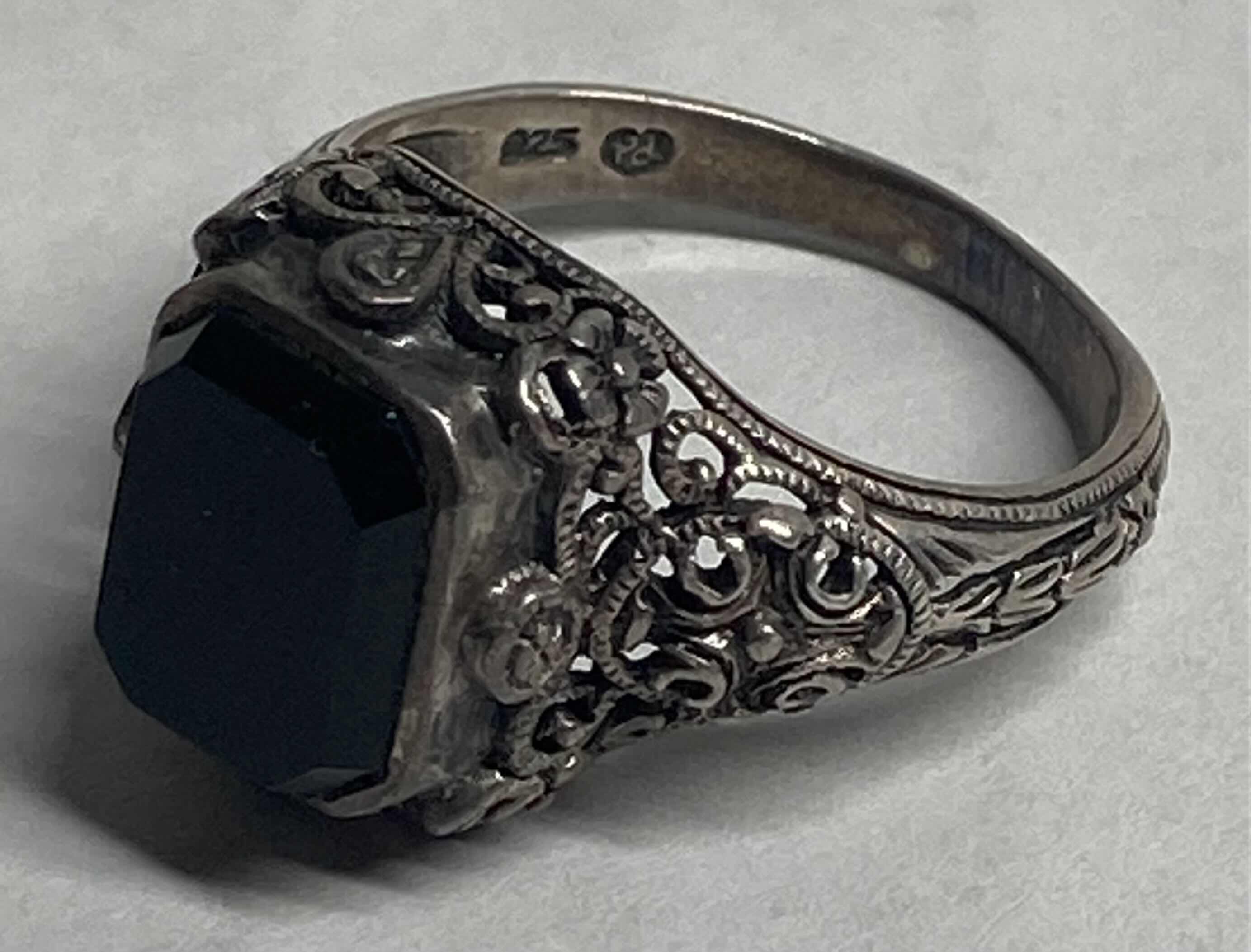 Photo 1 of 925 SILVER RING W BLACK STONE APPROX RING SIZE 8.5-9