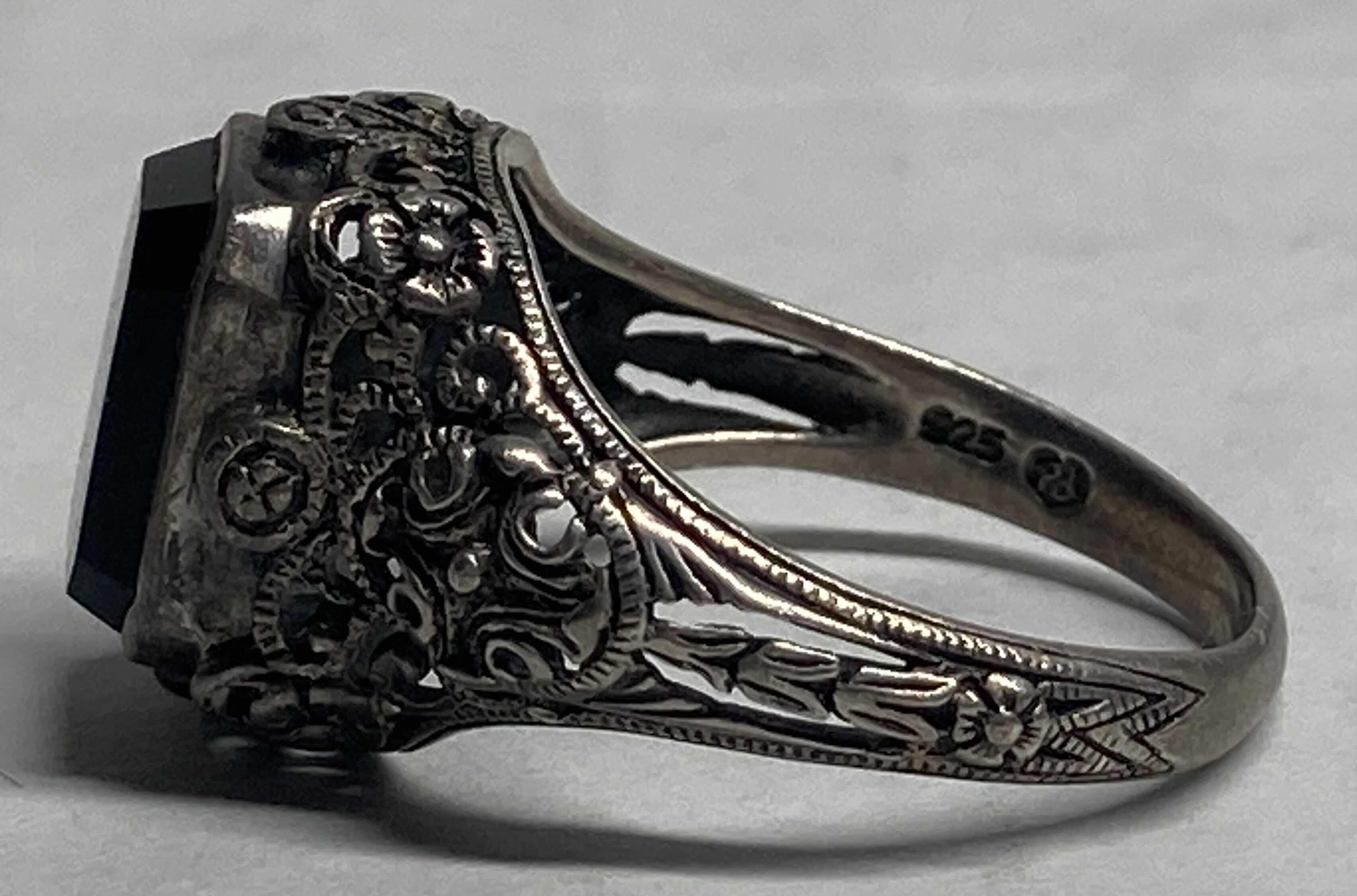 Photo 1 of 925 SILVER RING W BLACK STONE APPROX RING SIZE 8.5-9