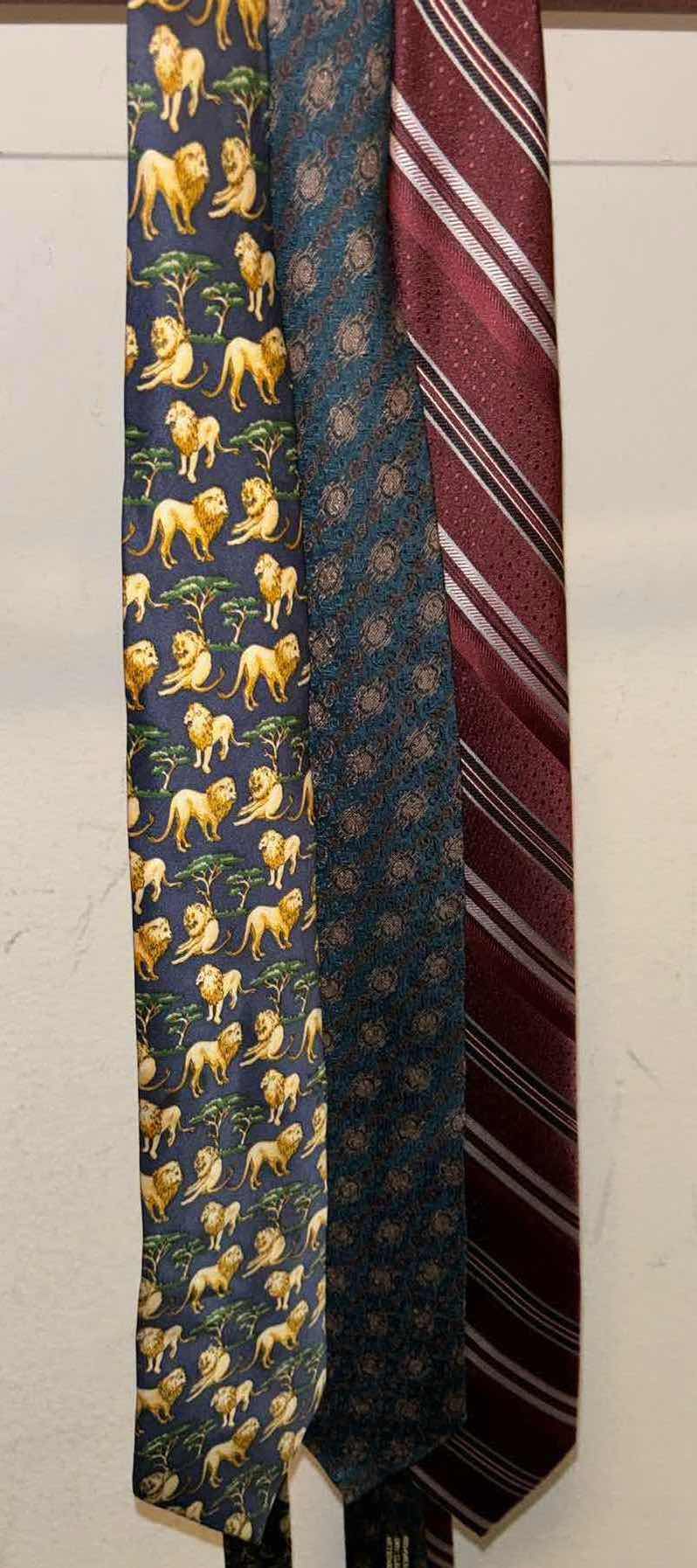 Photo 1 of MENS CLOTHING (SIZES MED-LARGE, 34x29, 36x30)