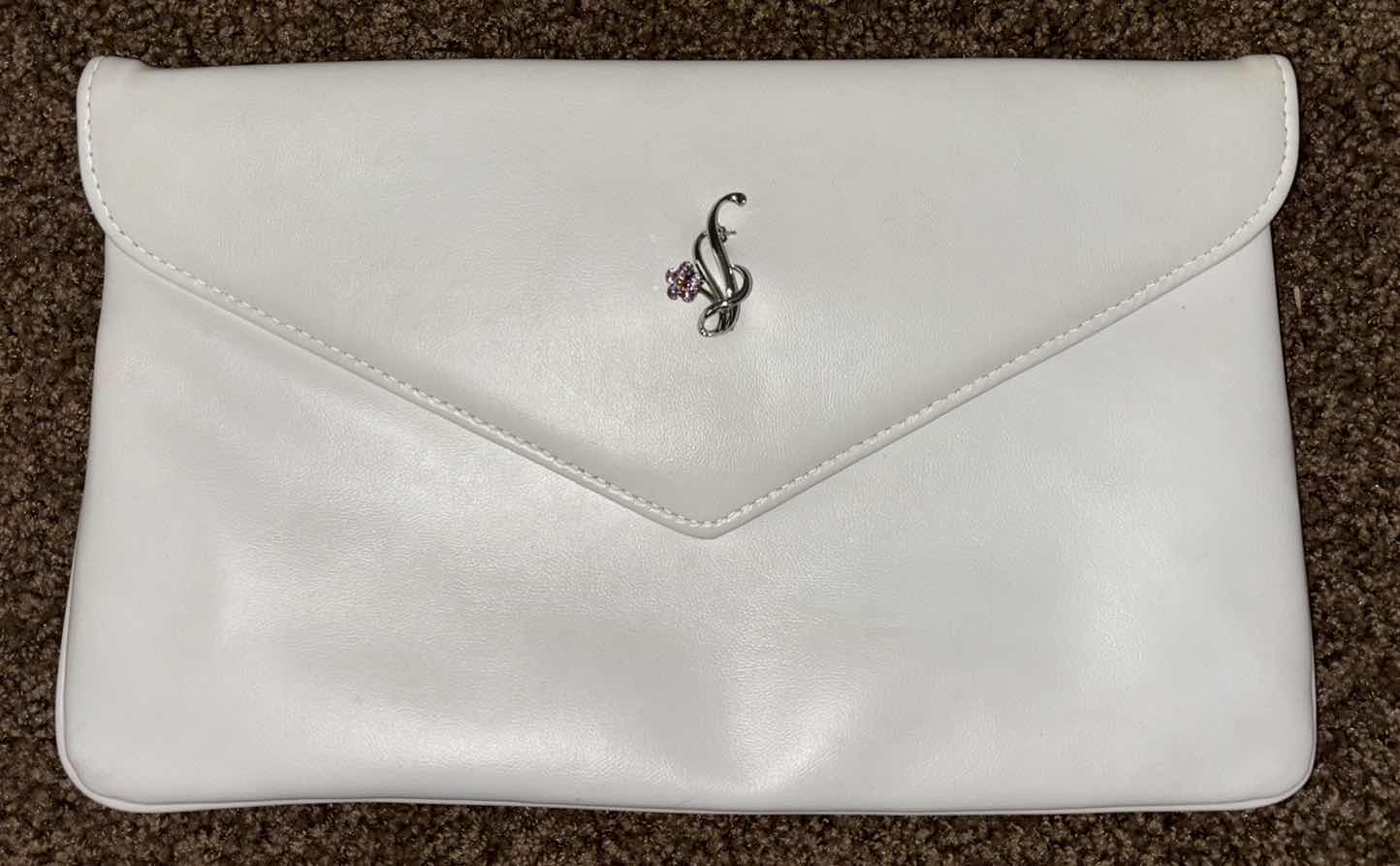 Photo 1 of CLUTCH STYLE PURSES (2)