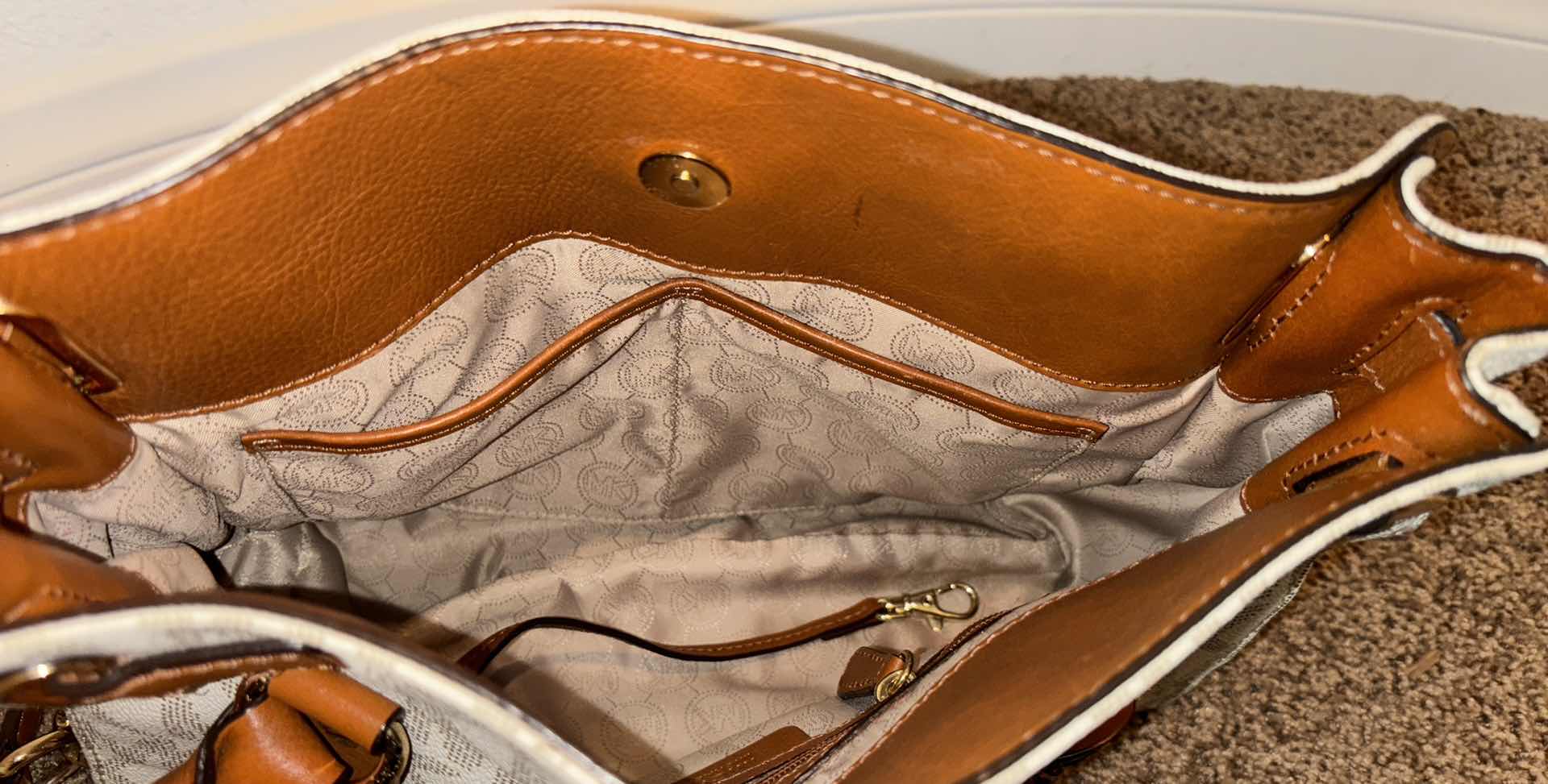 Photo 1 of MICHAEL KORS WOMENS HANDBAG & WALLET SET (NOT AUTHENTICATED)