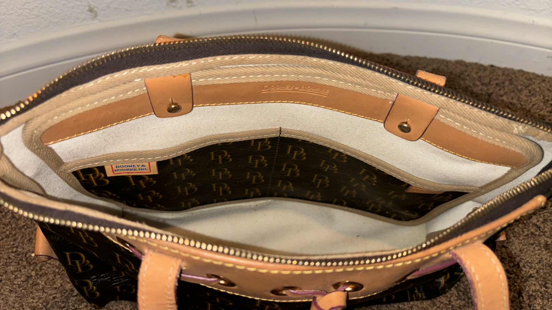 Photo 1 of DOONEY & BURKE HANDBAG & WALLET SET (NOT AUTHENTICATED)