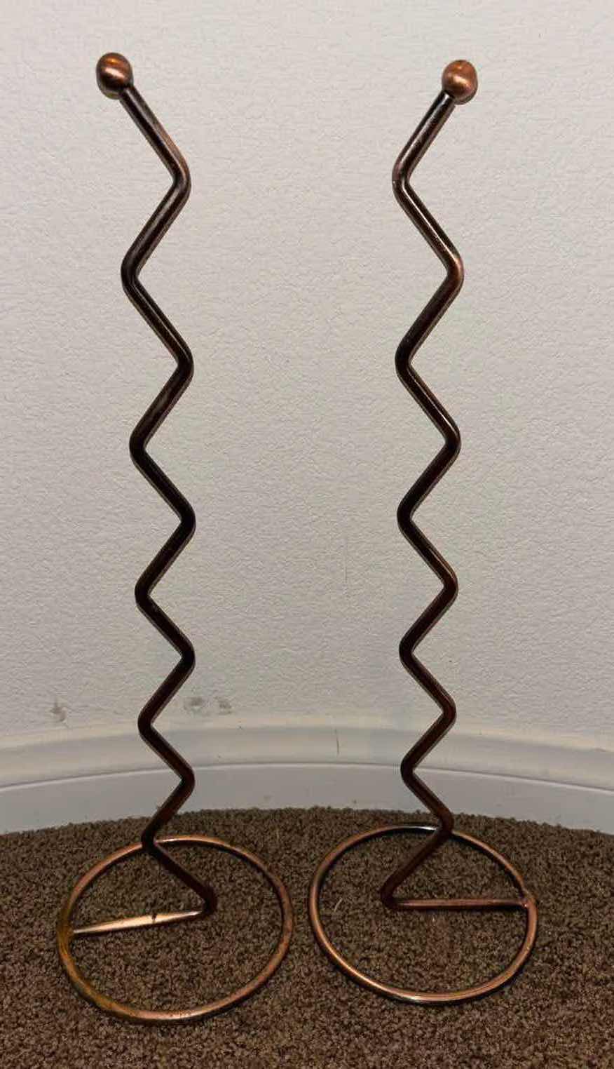 Photo 1 of ROSE GOLD ZIG ZAG TOILET TISSUE HOLDER (2)