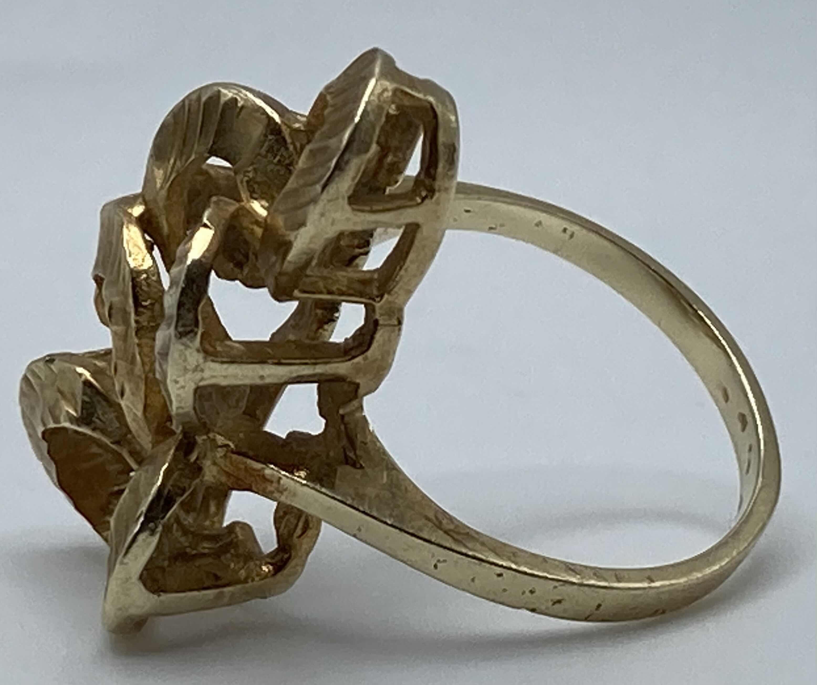 Photo 1 of GOLD RING APPROX RING SIZE 8.5-9