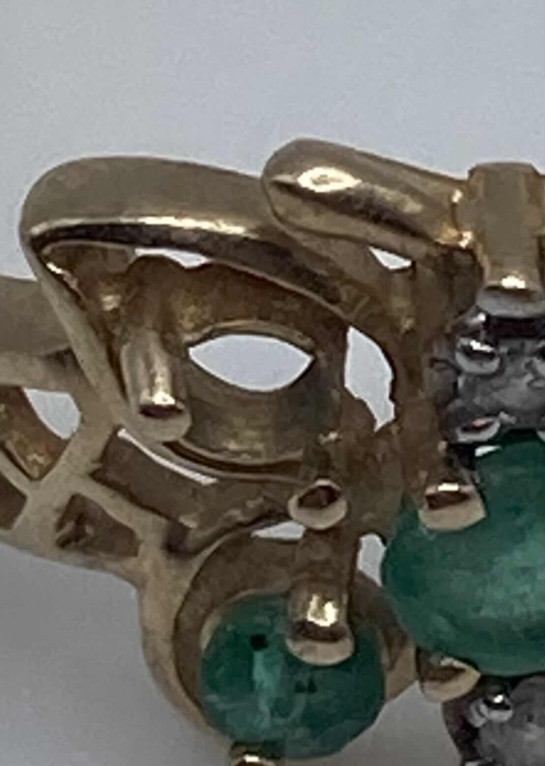 Photo 1 of 10K GOLD RING W AQUA GREEN STONES APPROX RING SIZE 7.5-8 (1.5G)