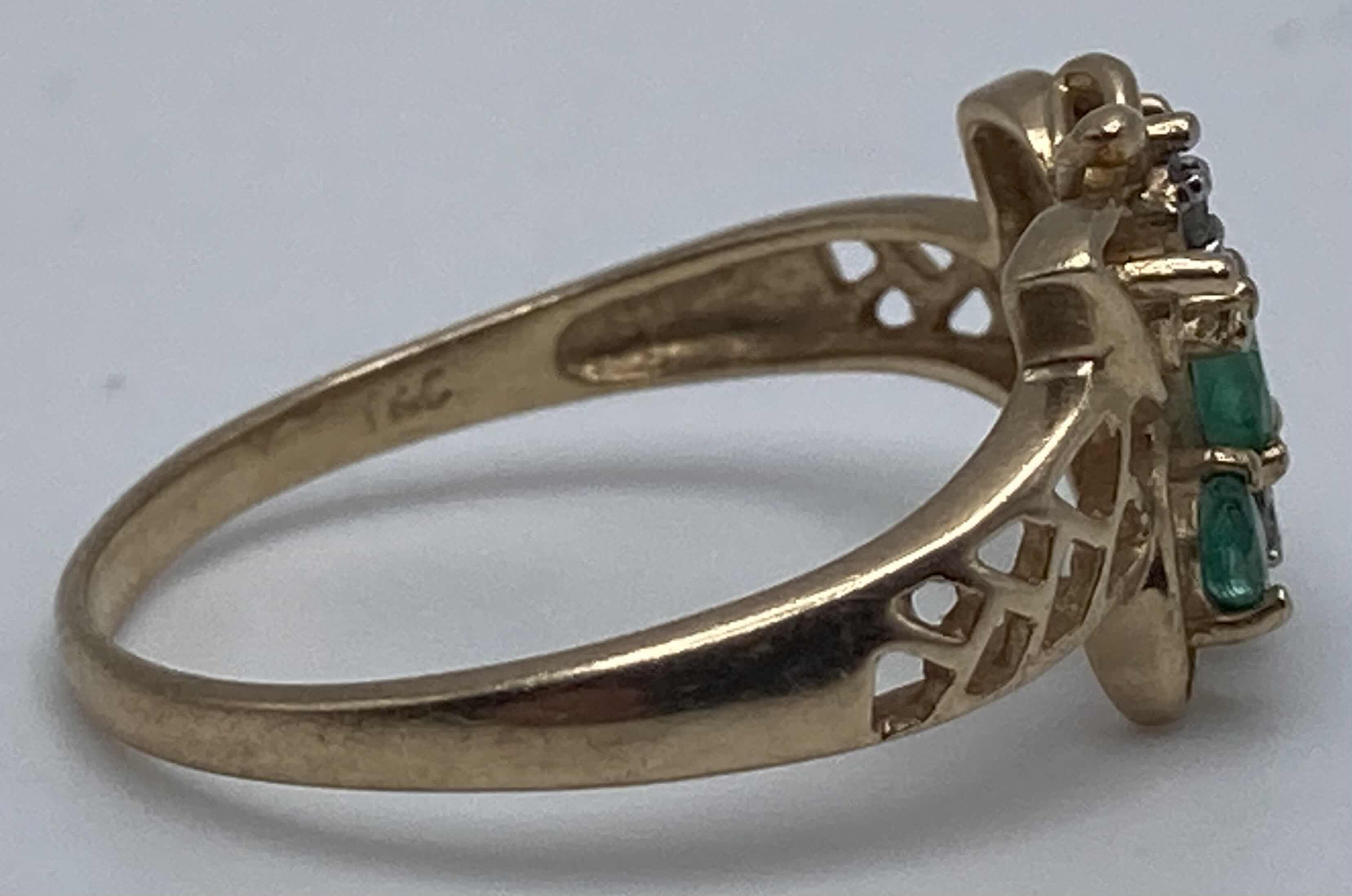 Photo 1 of 10K GOLD RING W AQUA GREEN STONES APPROX RING SIZE 7.5-8 (1.5G)