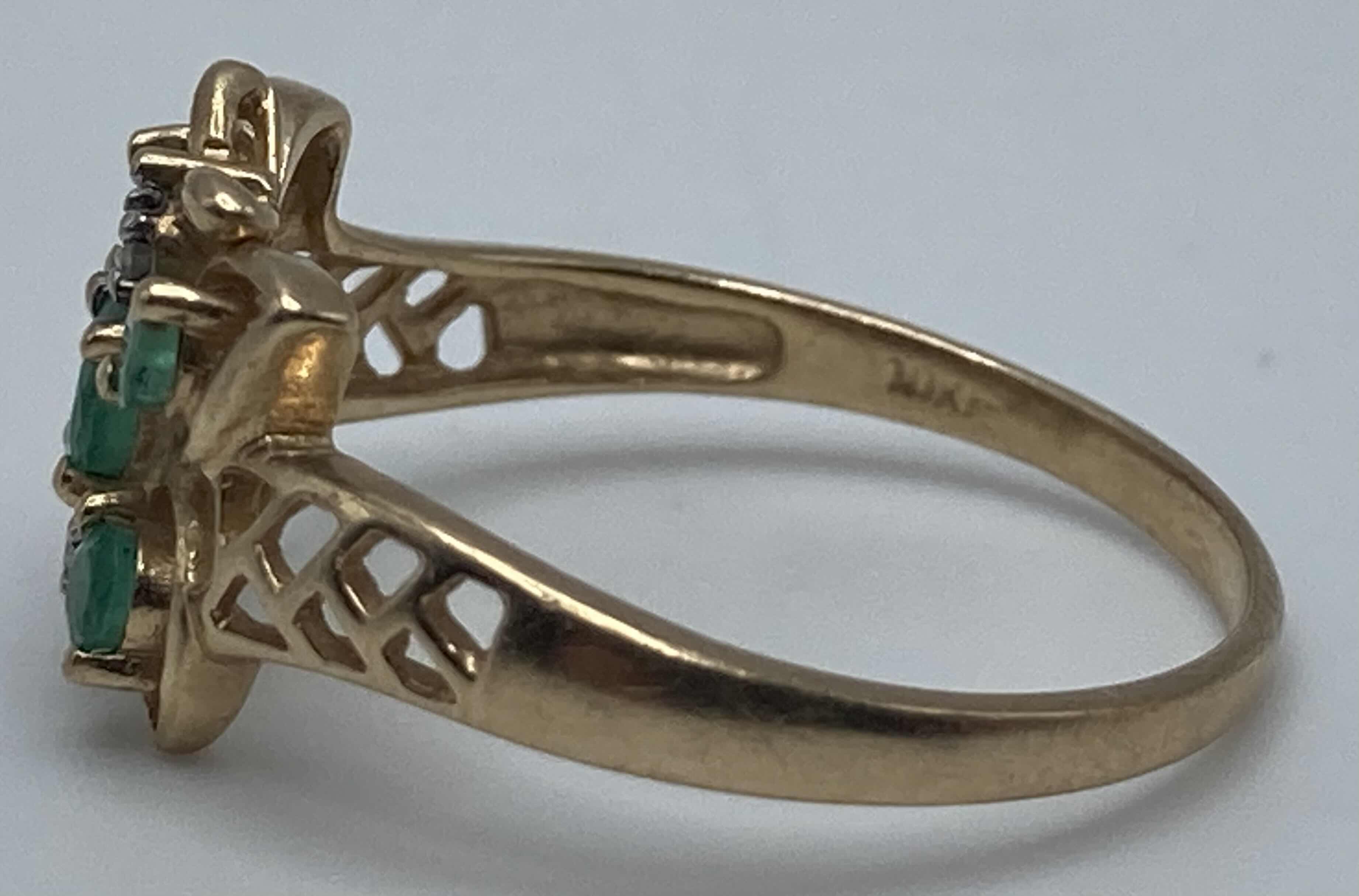 Photo 1 of 10K GOLD RING W AQUA GREEN STONES APPROX RING SIZE 7.5-8 (1.5G)