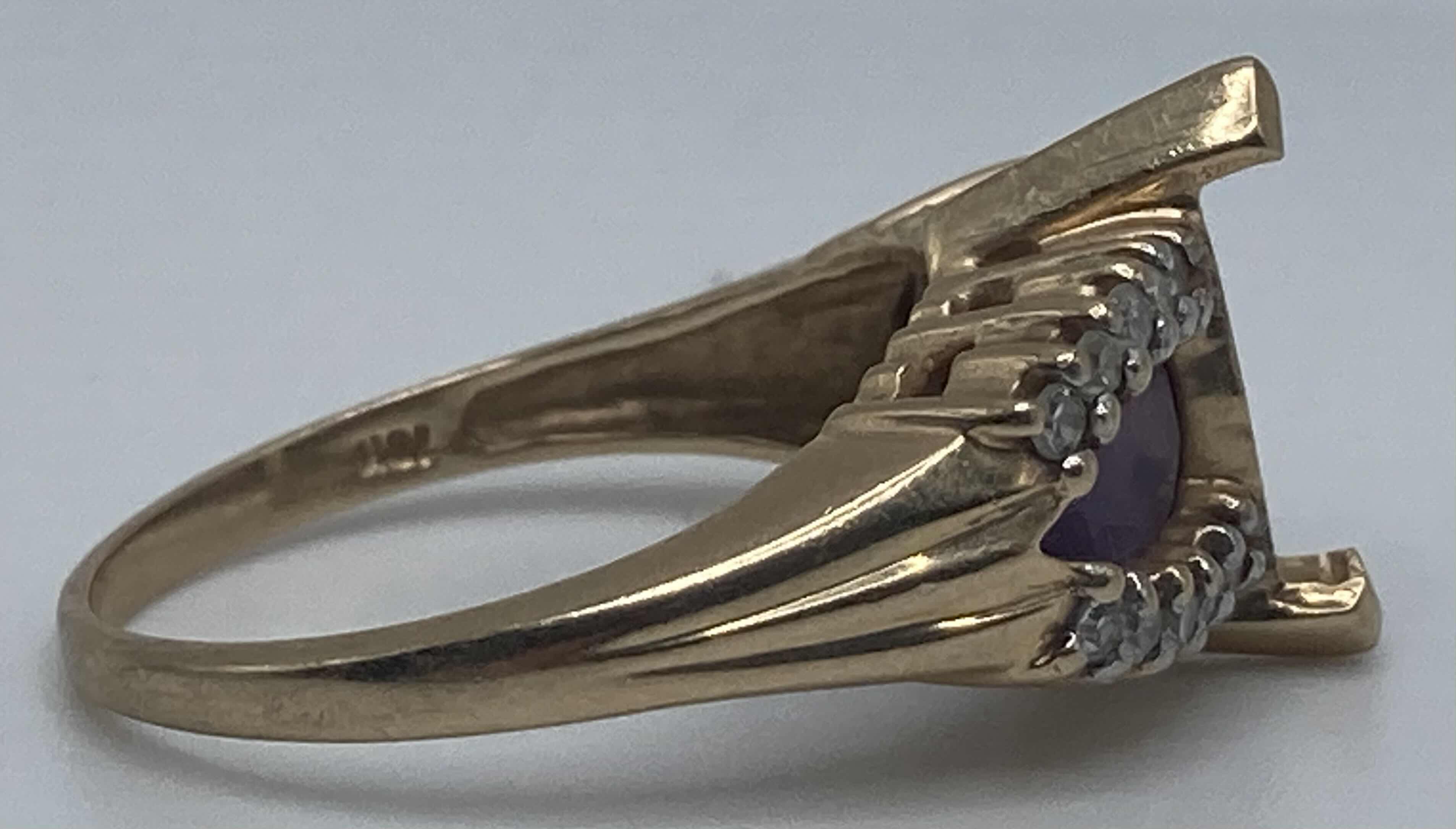 Photo 1 of 10K GOLD RING W PURPLE & CLEAR STONES APPROX RING SIZE 8.5-9 (3.9G)