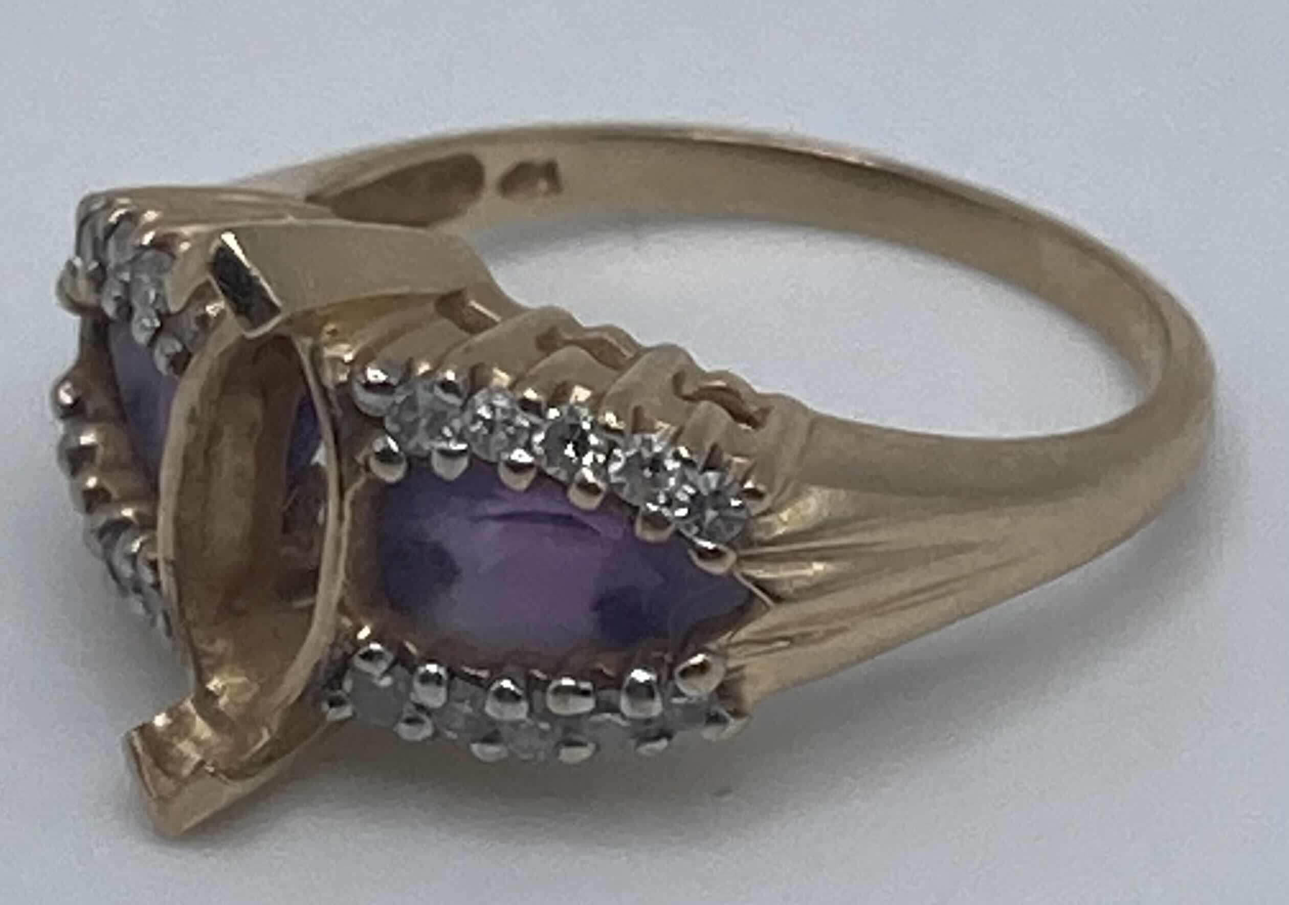 Photo 1 of 10K GOLD RING W PURPLE & CLEAR STONES APPROX RING SIZE 8.5-9 (3.9G)