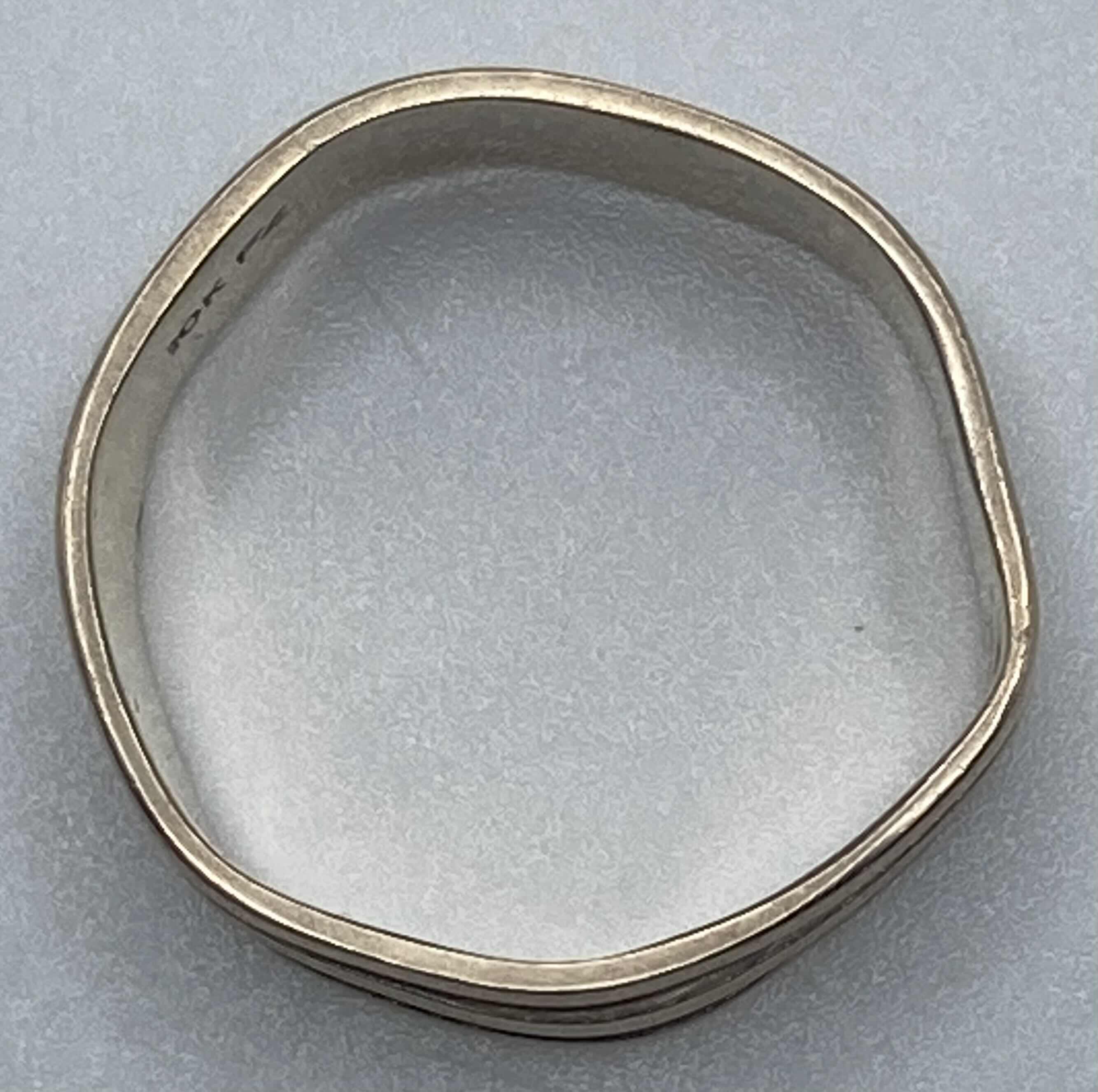 Photo 1 of 10K GOLD RING BAND APPROX SIZE 9.75-10.25 (3.2G)