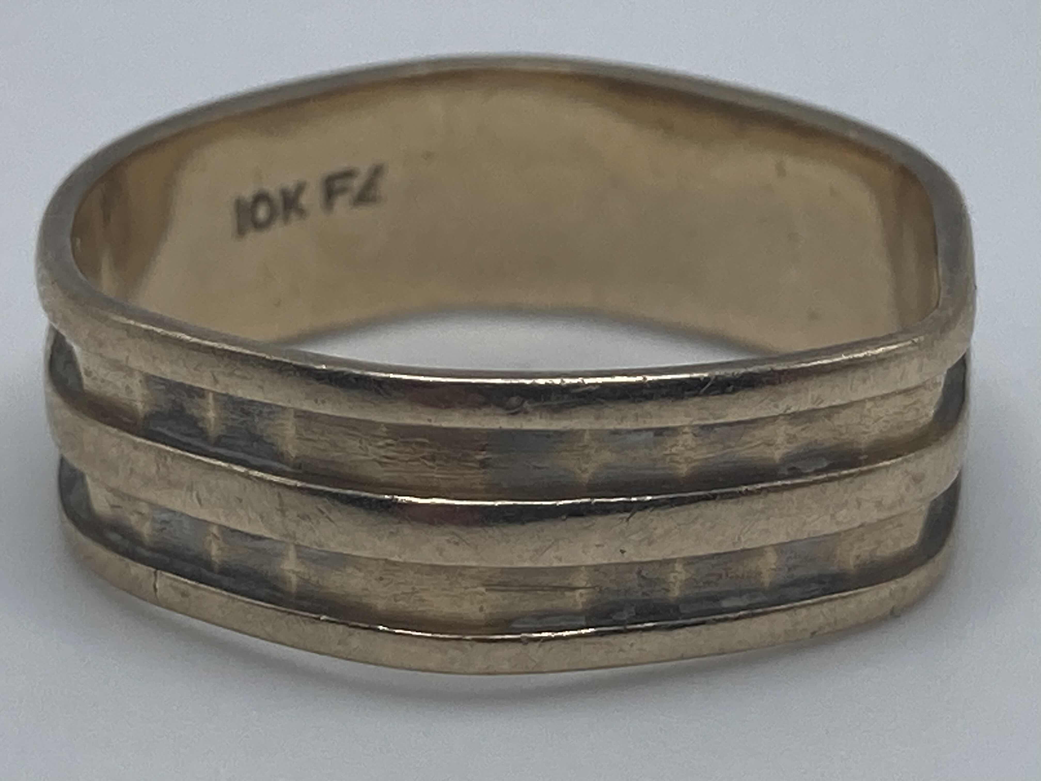 Photo 1 of 10K GOLD RING BAND APPROX SIZE 9.75-10.25 (3.2G)