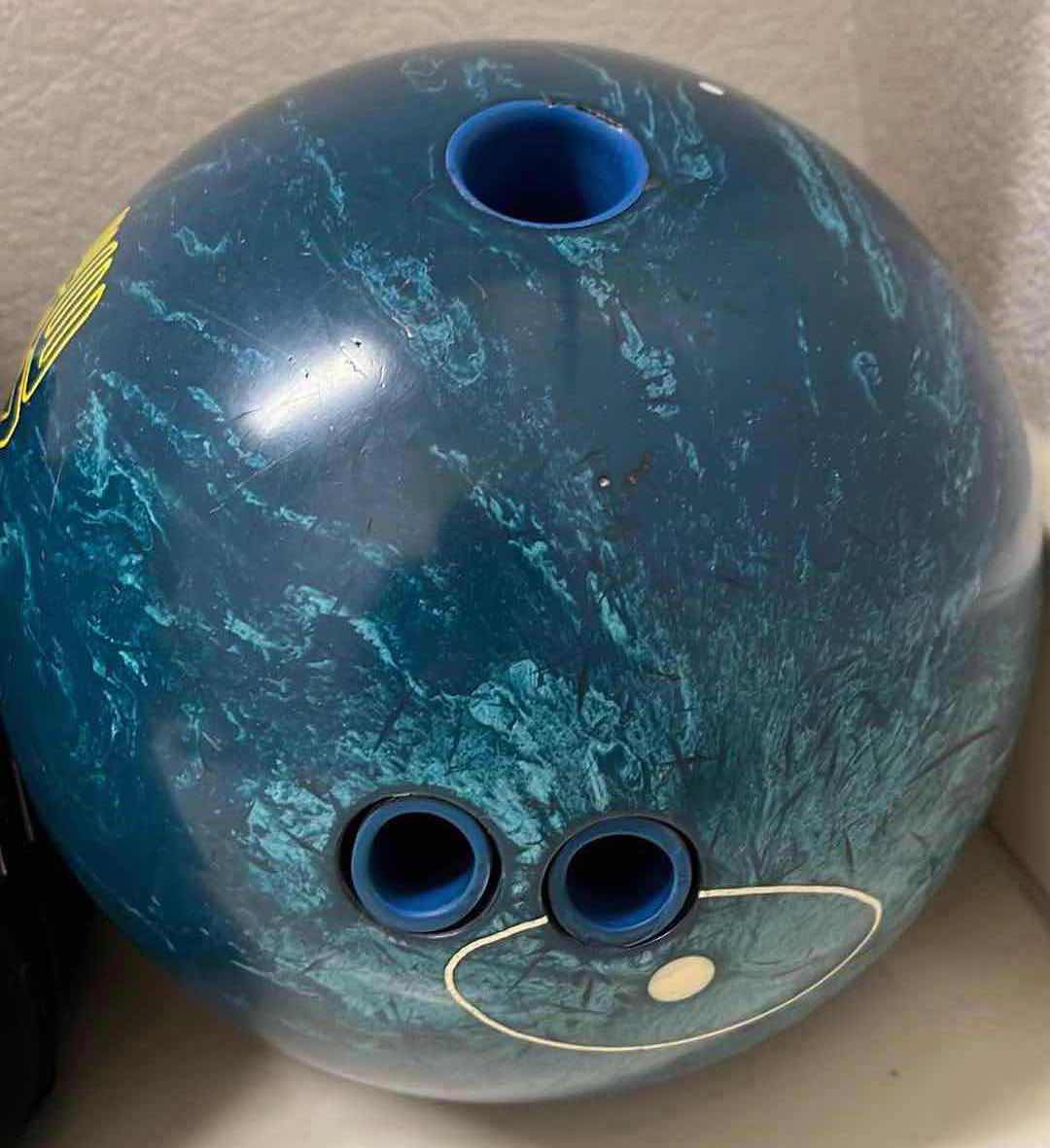 Photo 1 of IMPULSE ZONE WOMENS 8” BOWLING BALL W BAG