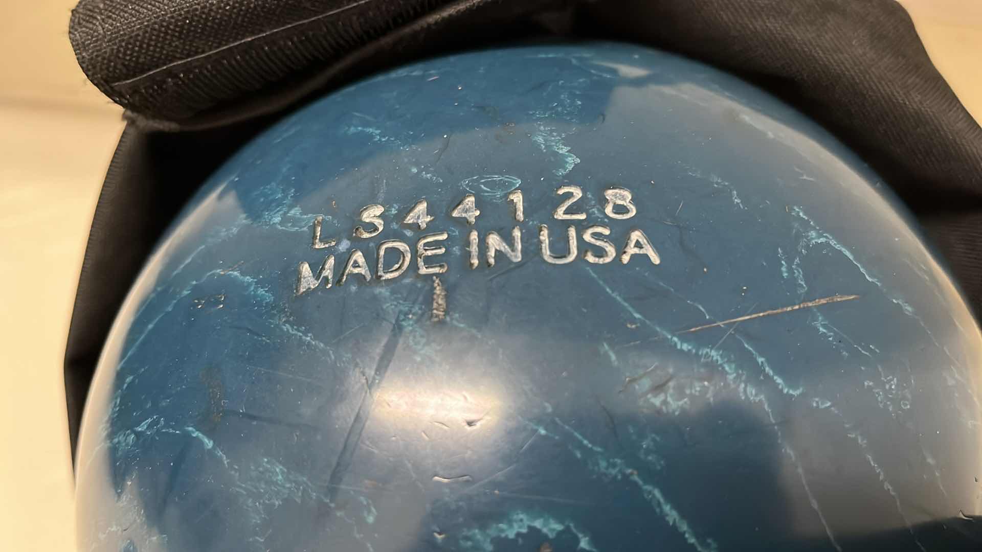 Photo 1 of IMPULSE ZONE WOMENS 8” BOWLING BALL W BAG
