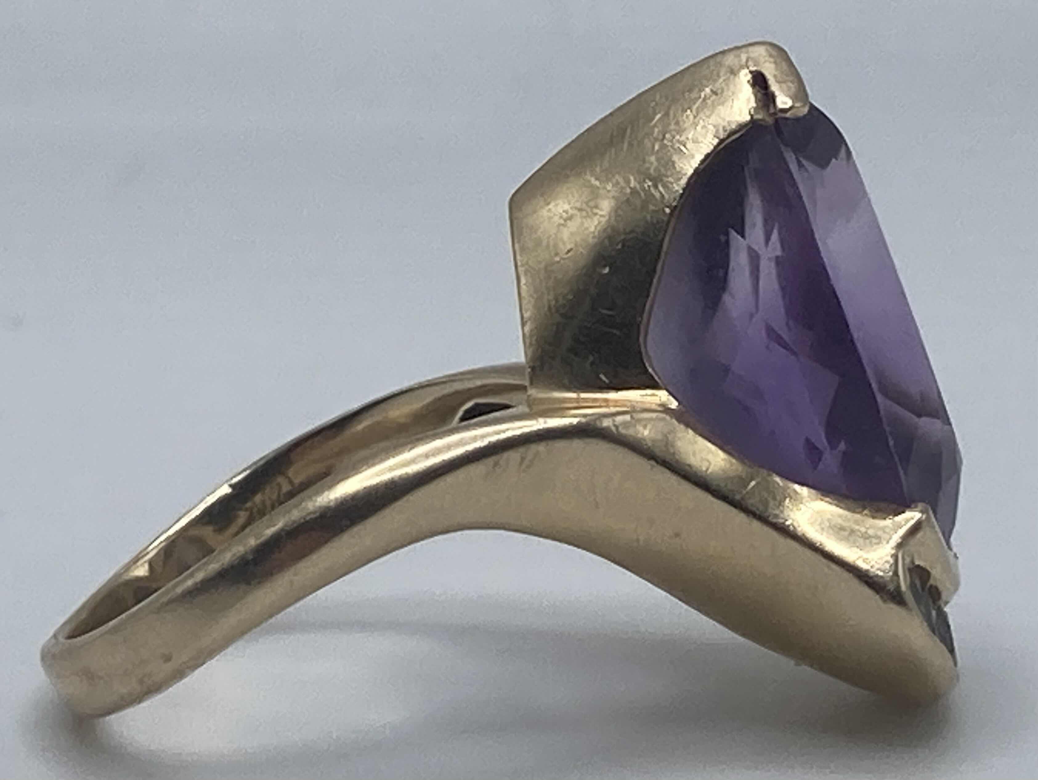 Photo 1 of 14K GOLD RING W PURPLE & CLEAR STONES APPROX RING SIZE 8.5-9 (11.2G)