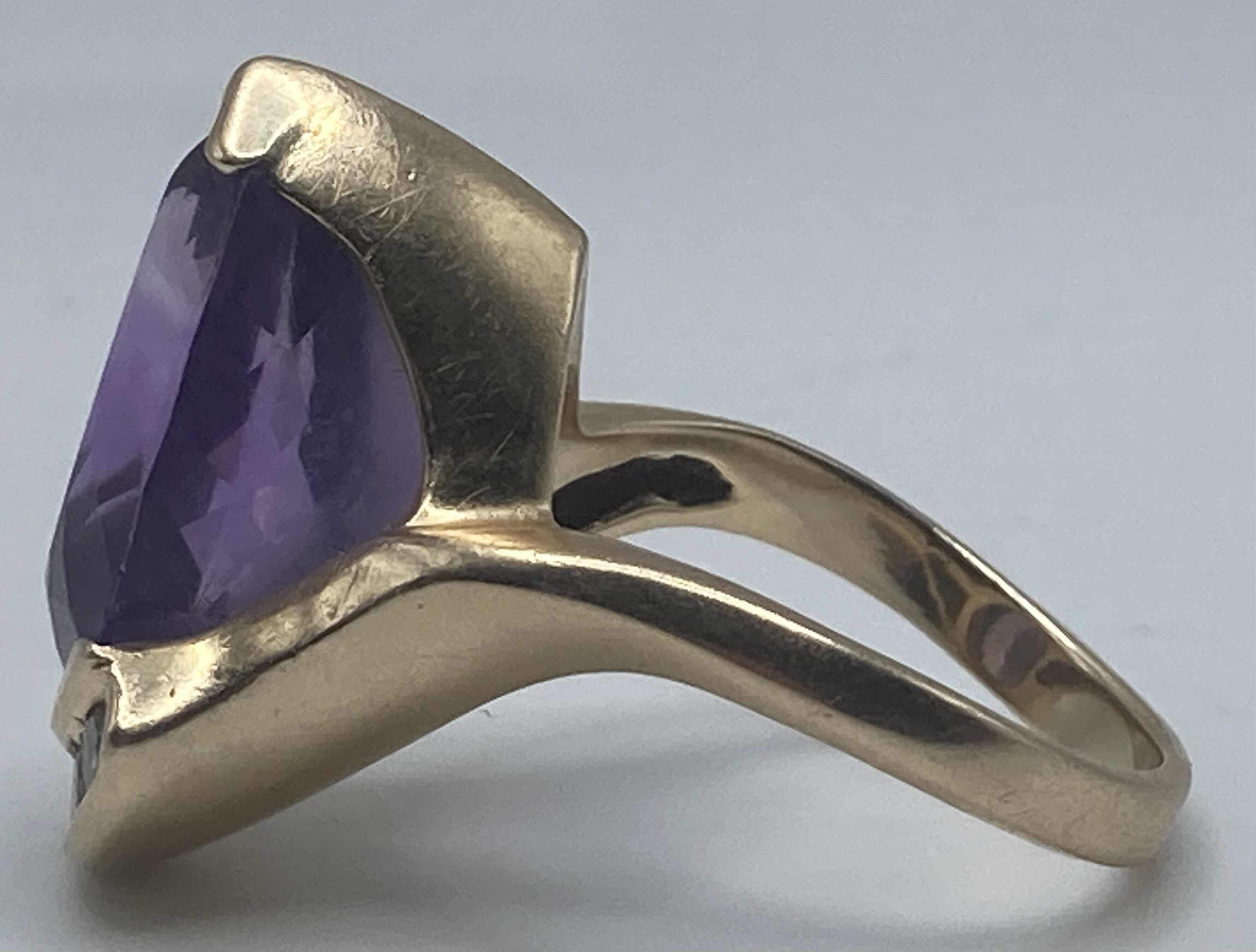 Photo 1 of 14K GOLD RING W PURPLE & CLEAR STONES APPROX RING SIZE 8.5-9 (11.2G)