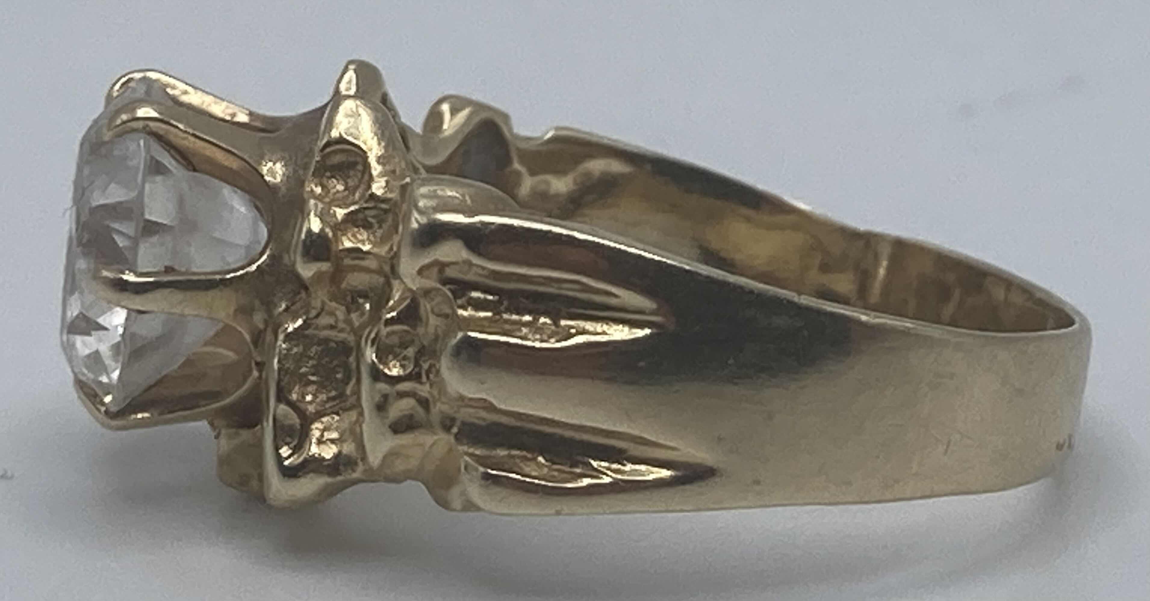 Photo 1 of 14K GOLD RING W CLEAR STONE APPROX SIZE 8.5-9 (6.3G)