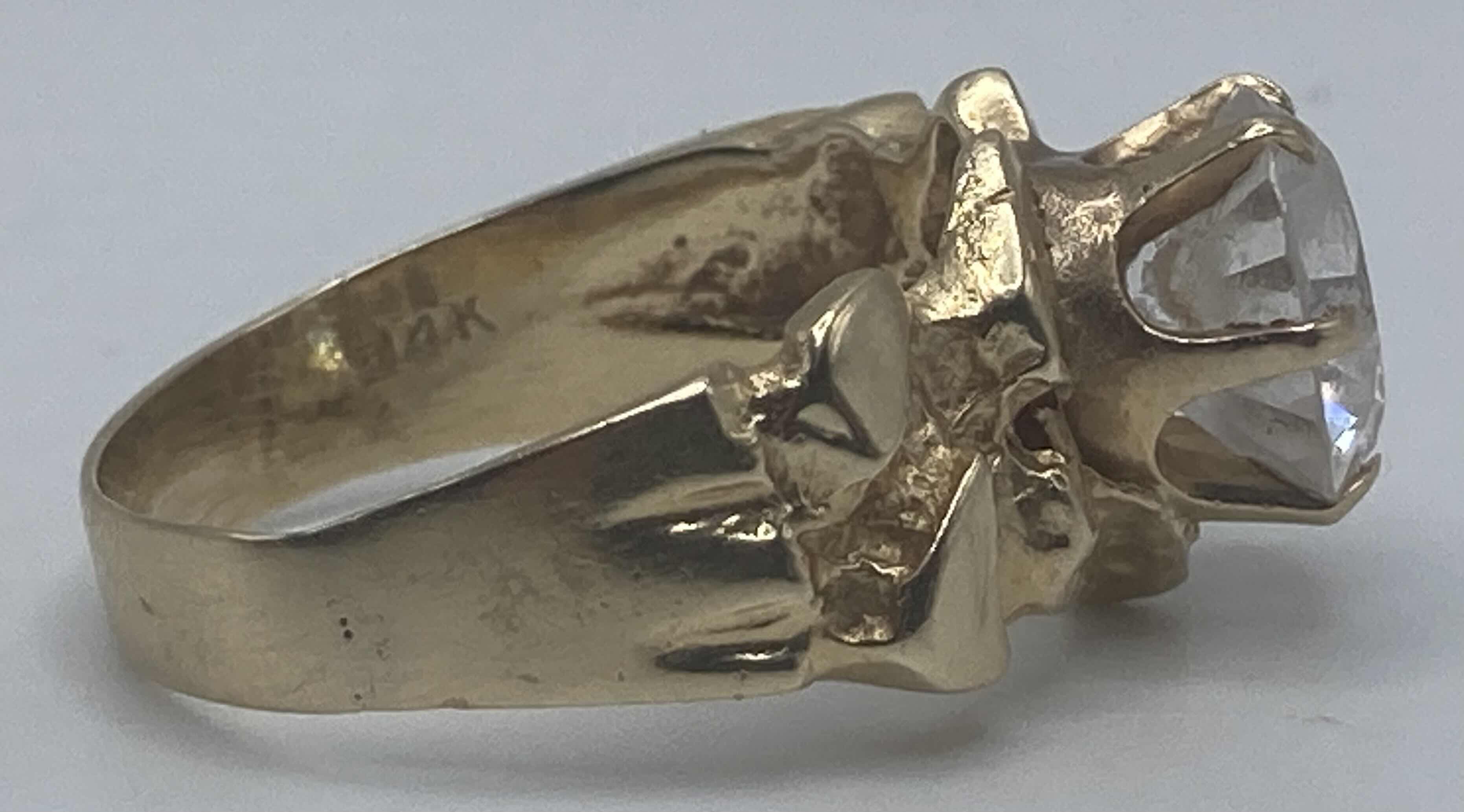 Photo 1 of 14K GOLD RING W CLEAR STONE APPROX SIZE 8.5-9 (6.3G)