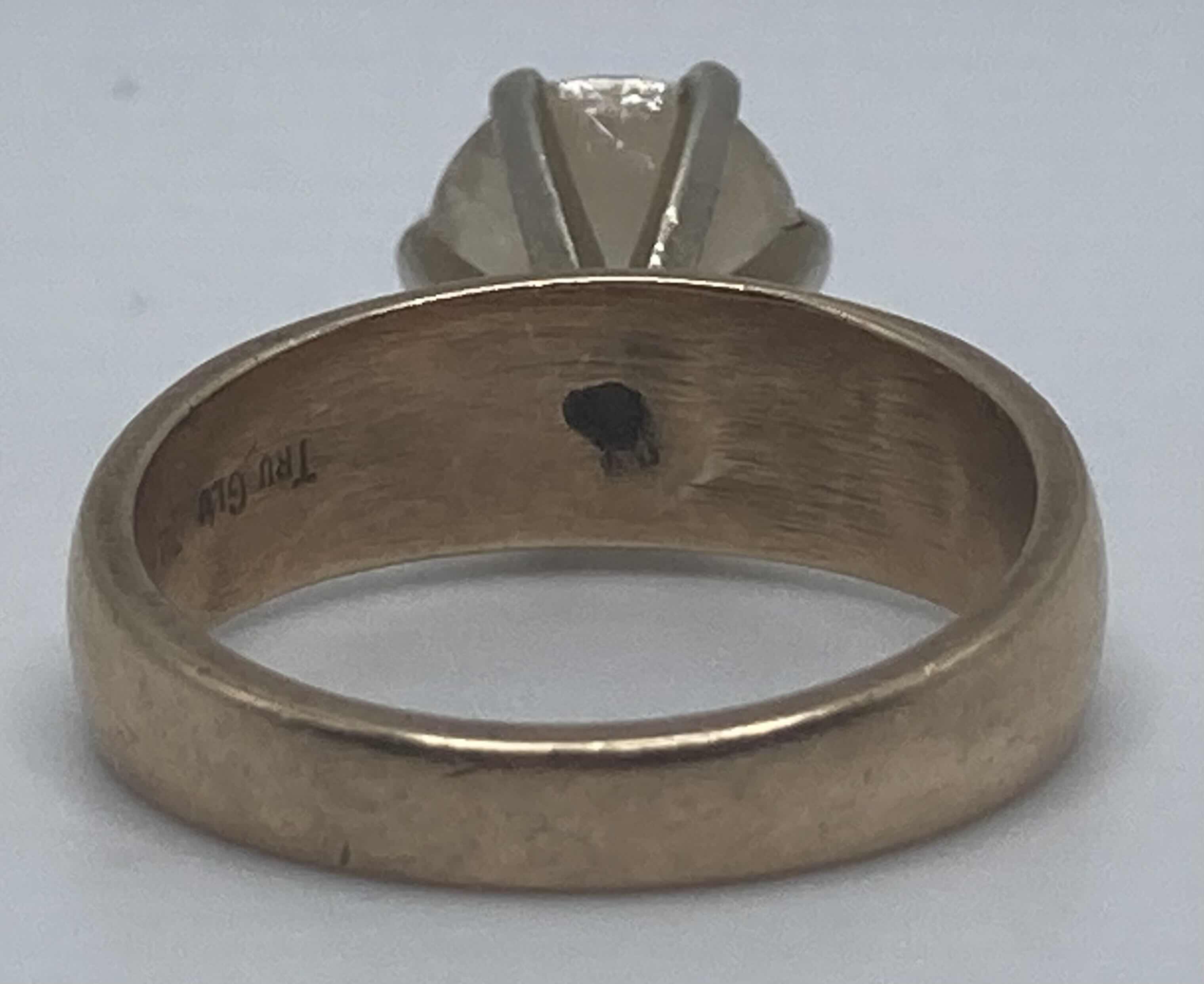 Photo 1 of 14K GOLD RING W CLEAR STONE APPROX SIZE 7.5-8 (5.6G)