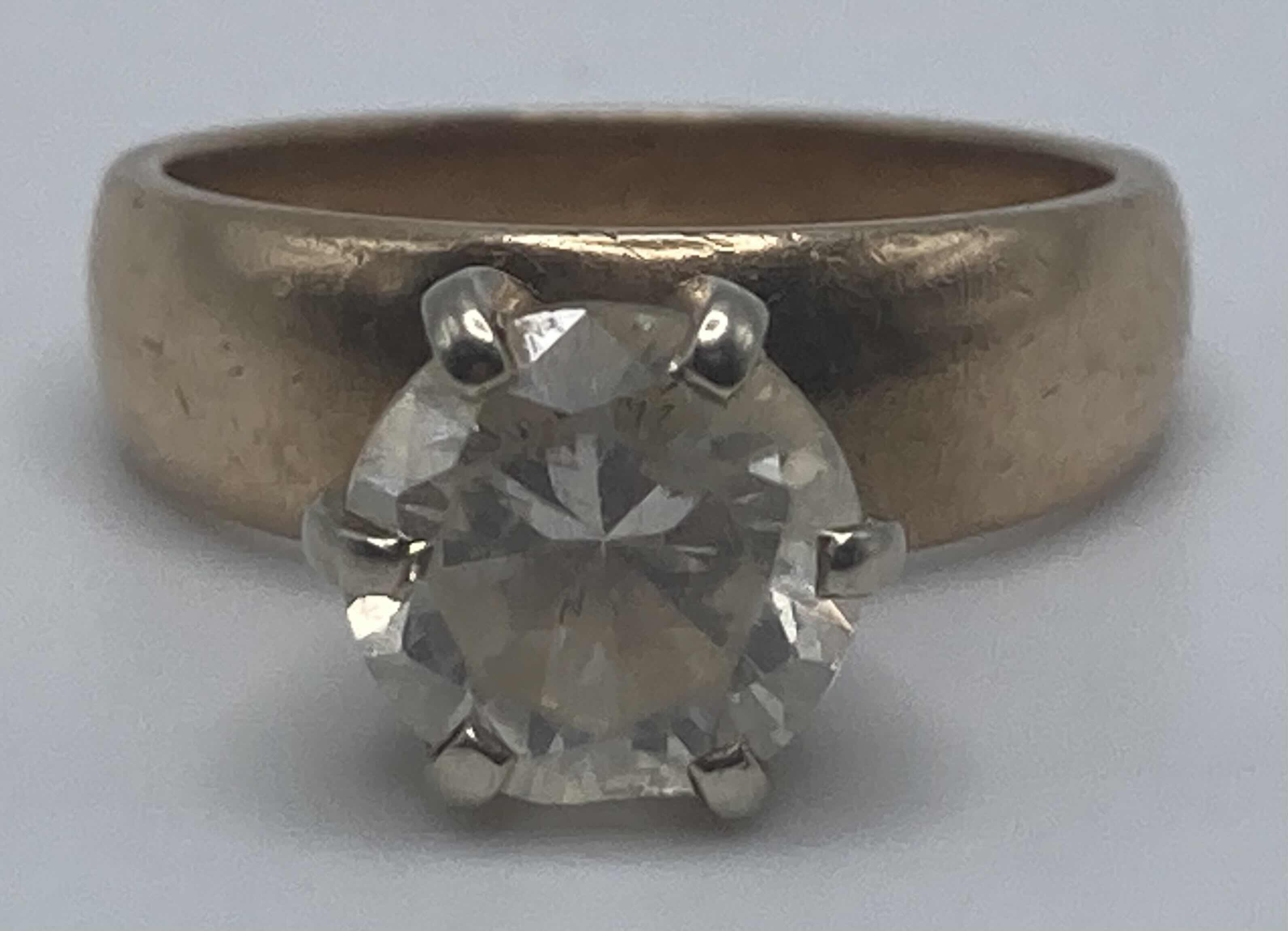 Photo 1 of 14K GOLD RING W CLEAR STONE APPROX SIZE 7.5-8 (5.6G)