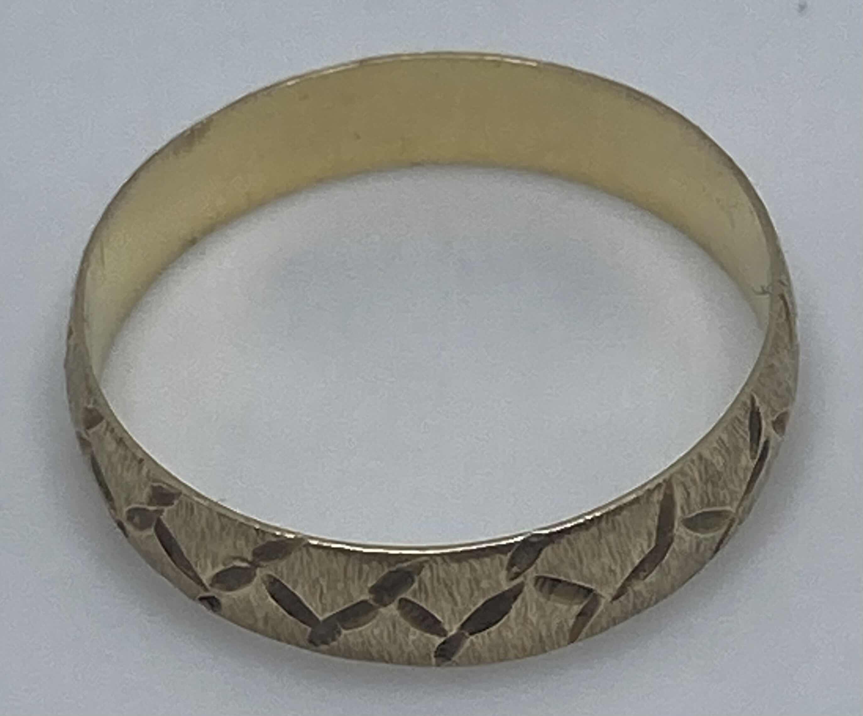 Photo 1 of 14K GOLD RING BAND APPROX RING SIZE 7.5-8 (1.4G)
