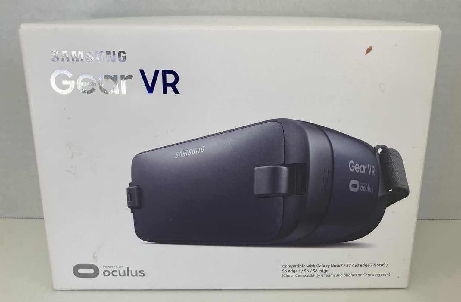 Photo 1 of SAMSUNG GEAR VR OCULUS MODEL SM-R323NBKAXAR