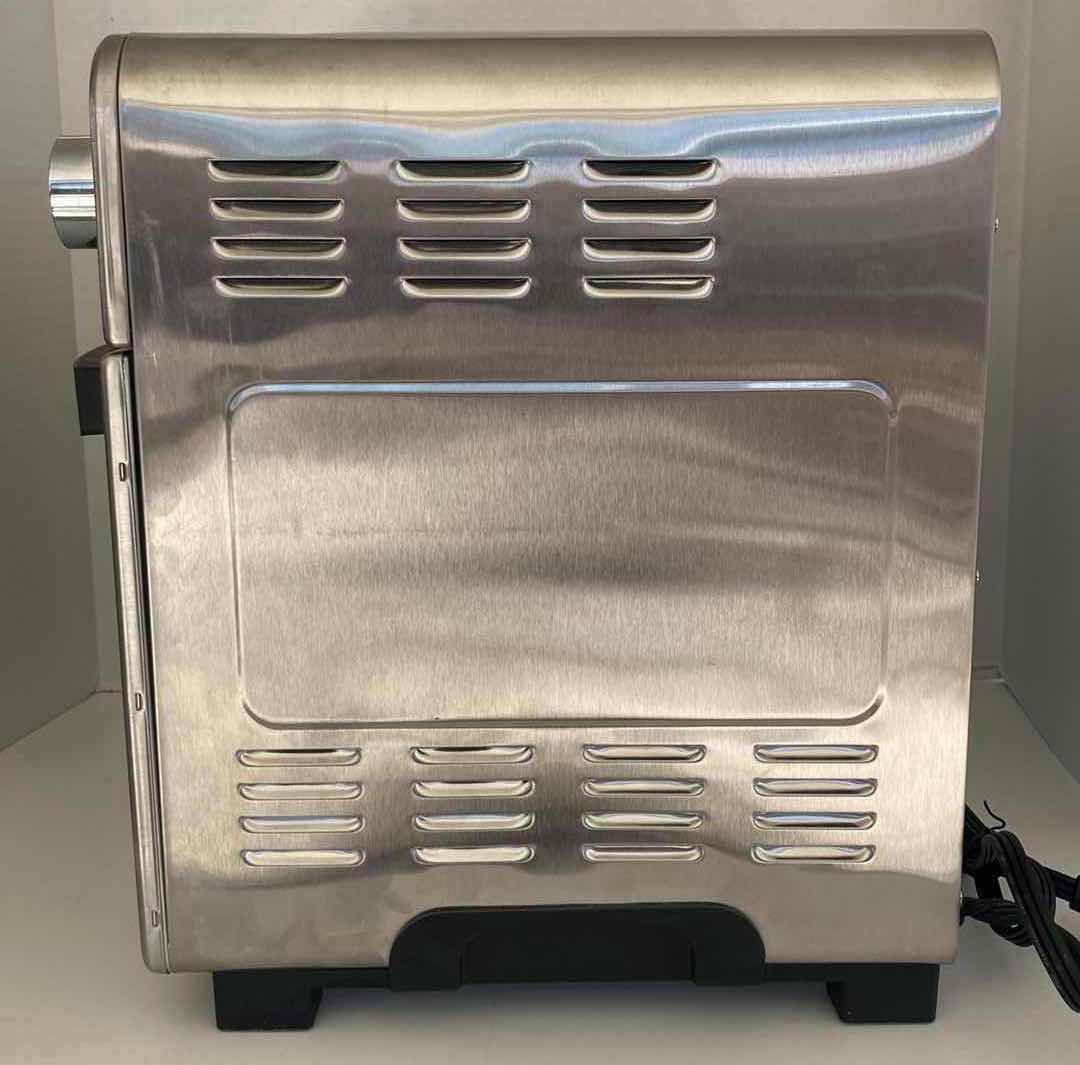 Photo 3 of DECO CHEF 24QT AIR FRYER OVEN MODEL DGTQAIRSTS W ACCESSORIES 16” X 12” H14.5”