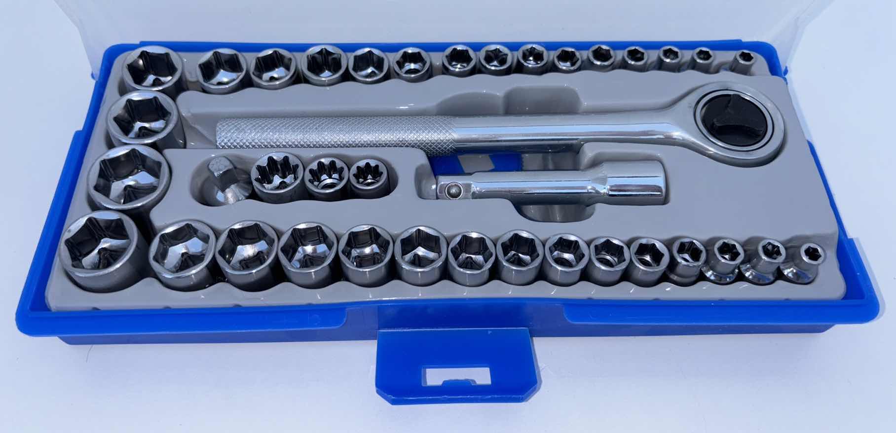 Photo 1 of 40 PC SAE & METRIC SOCKET & NUT DRIVER SET