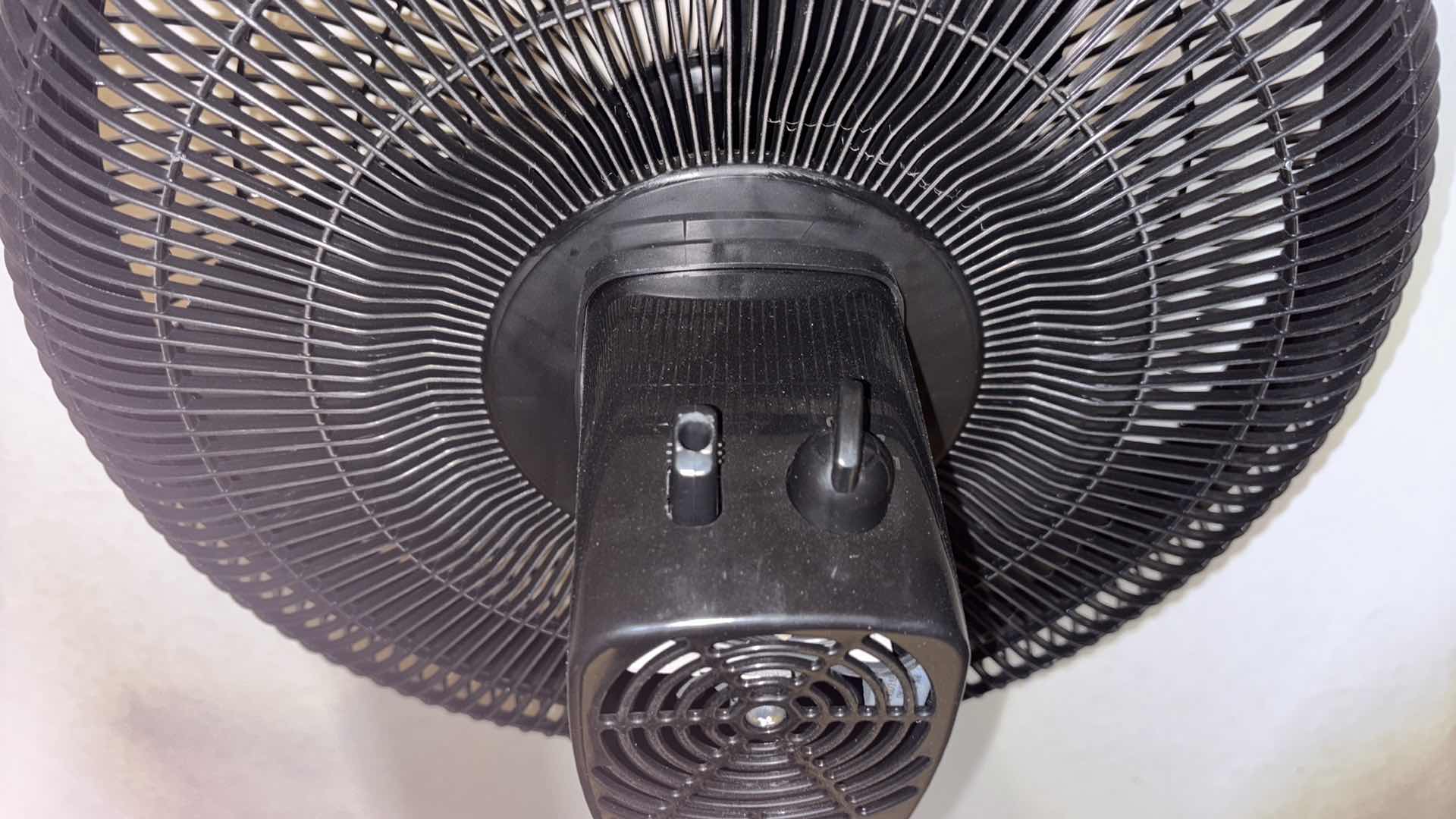 Photo 4 of LASKO 18” STAND UP OSCILLATING FAN (BLACK)