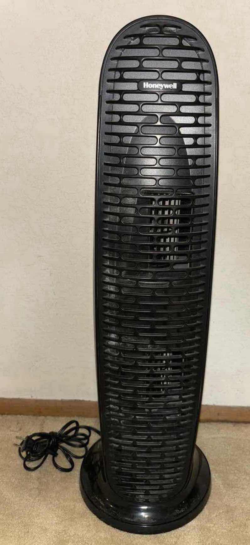 Photo 5 of HONEYWELL QUIETCLEAN OSCILLATING 29” TOWER W PERMANENT WASHABLE FILTER  FOR MEDIUM ROOMS (BLACK HFD230)