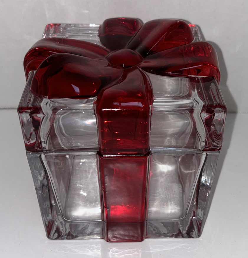 Photo 1 of VINTAGE GLASS RED BOW CHRISTMAS CANDY DISH 5” X 5” H5”