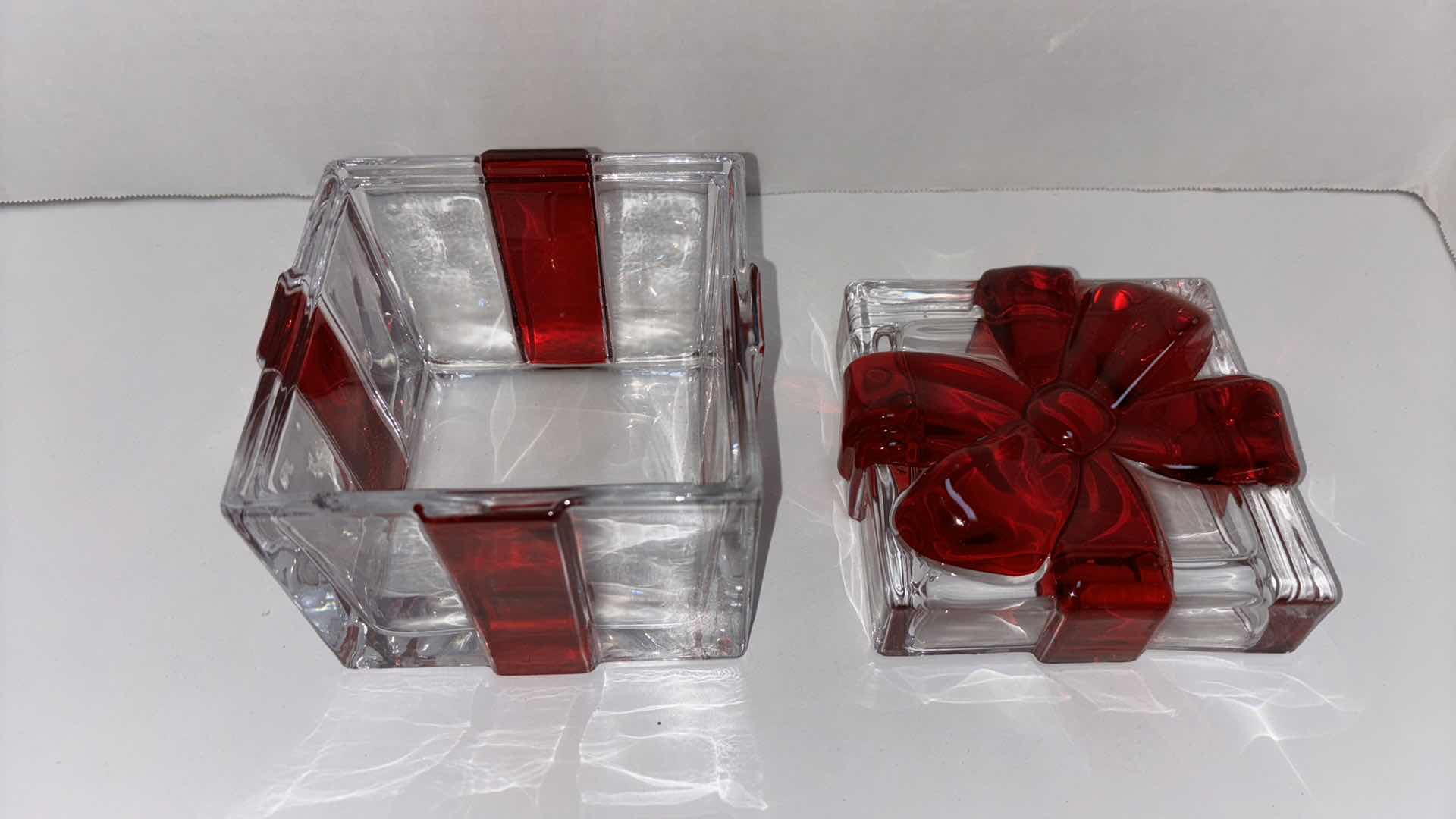 Photo 2 of VINTAGE GLASS RED BOW CHRISTMAS CANDY DISH 5” X 5” H5”