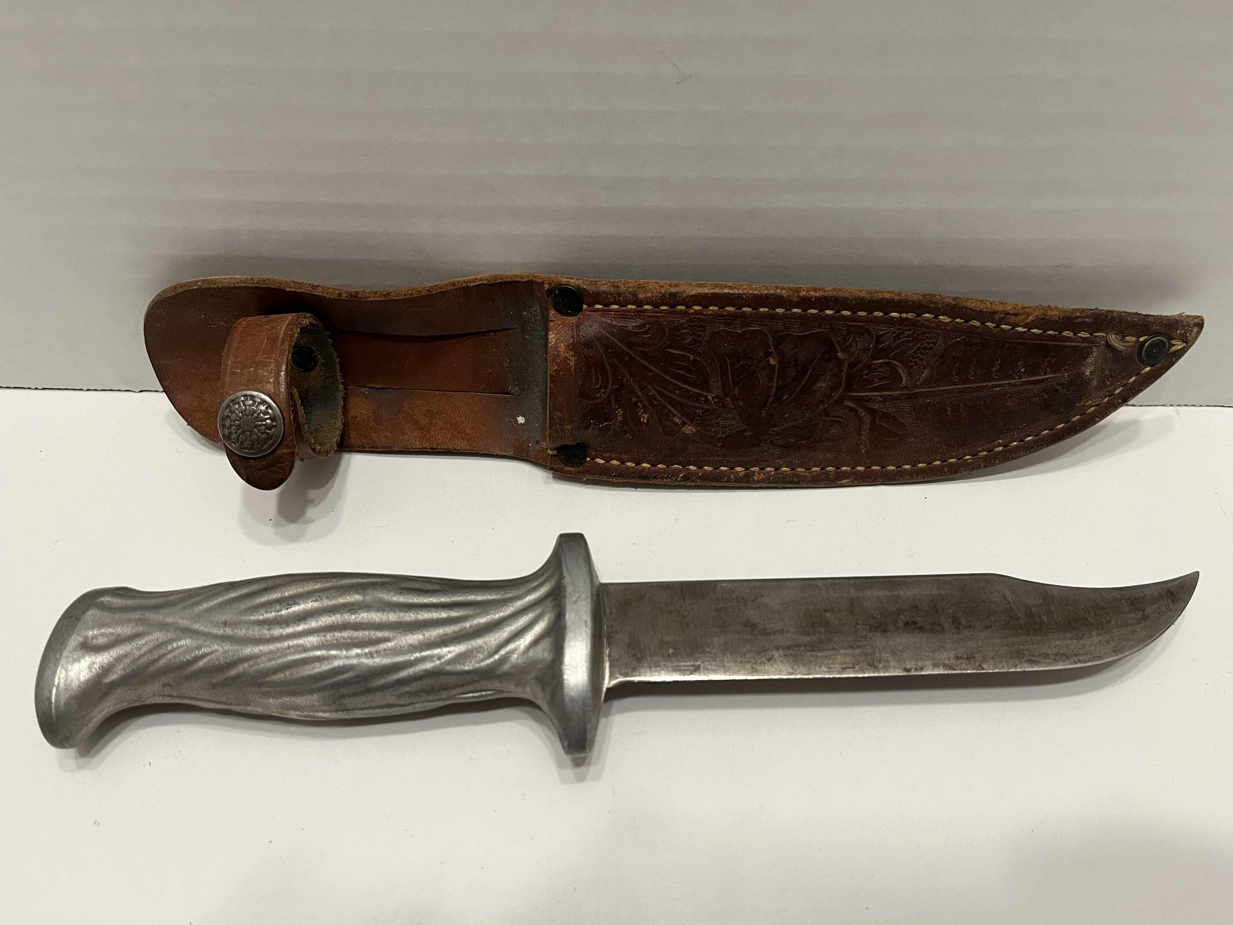 Photo 1 of ORIGINAL US WWII MURPHY CAST ALUMINUM HANDLE COMBAT FIGHTING KNIFE W LEATHER SCABBARD 2” X 11”