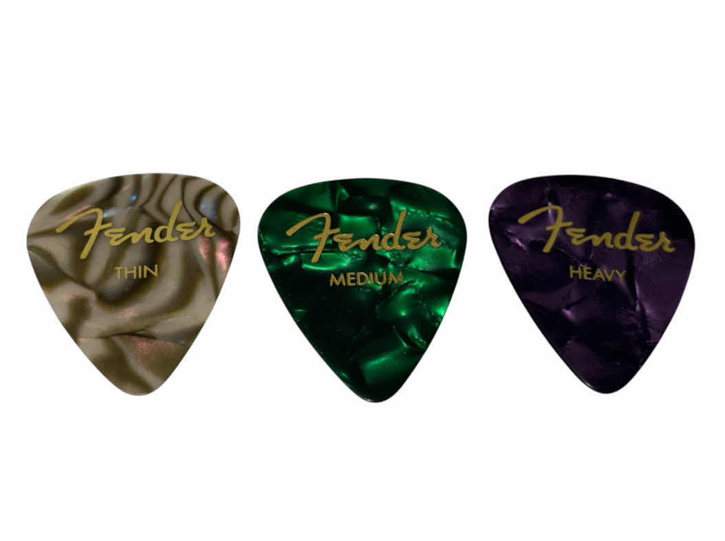 Photo 1 of FENDER GUITAR PICKS IN CONTAINER, QTY: 36
