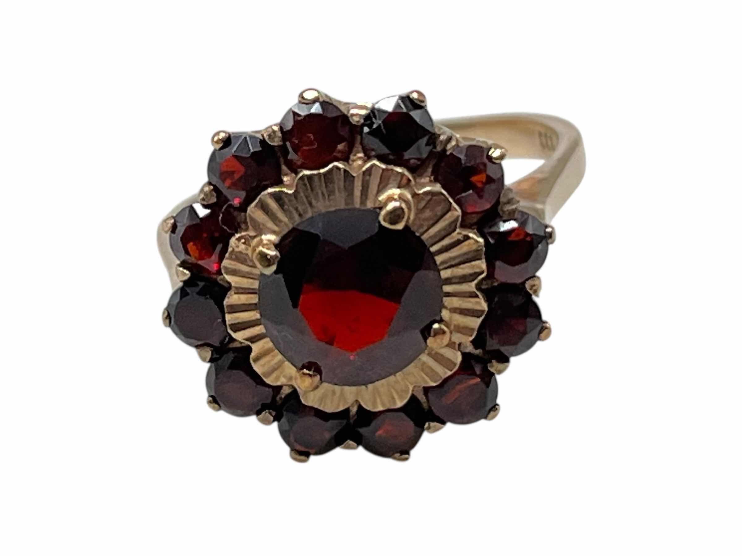 Photo 1 of GARNET 0.6” GEM CLUSTER 8K GOLD RING APPROX SIZE-8.75”-9.25” 333 STAMPED W RING BOX